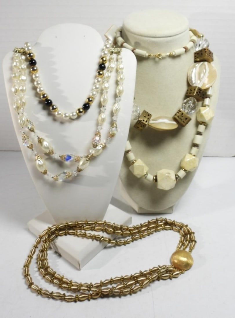 5 VINTAGE CHUNKY NECKLACES: 5 VINTAGE CHUNKY NECKLACES