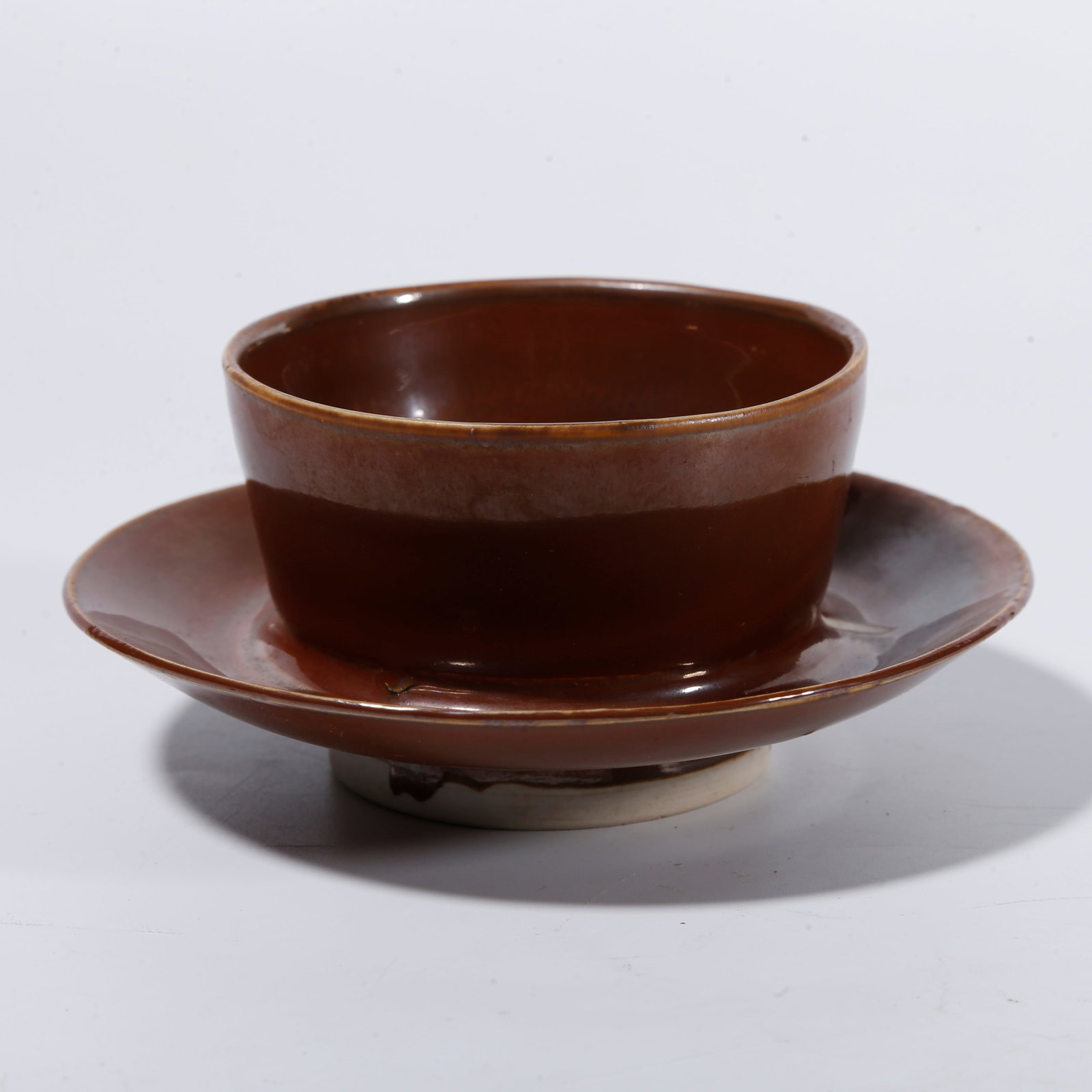 A PURPLE?DING PERSIMMON?GLAZED TEA SAUCER: Purple?Ding persimmon?glazed tea saucer