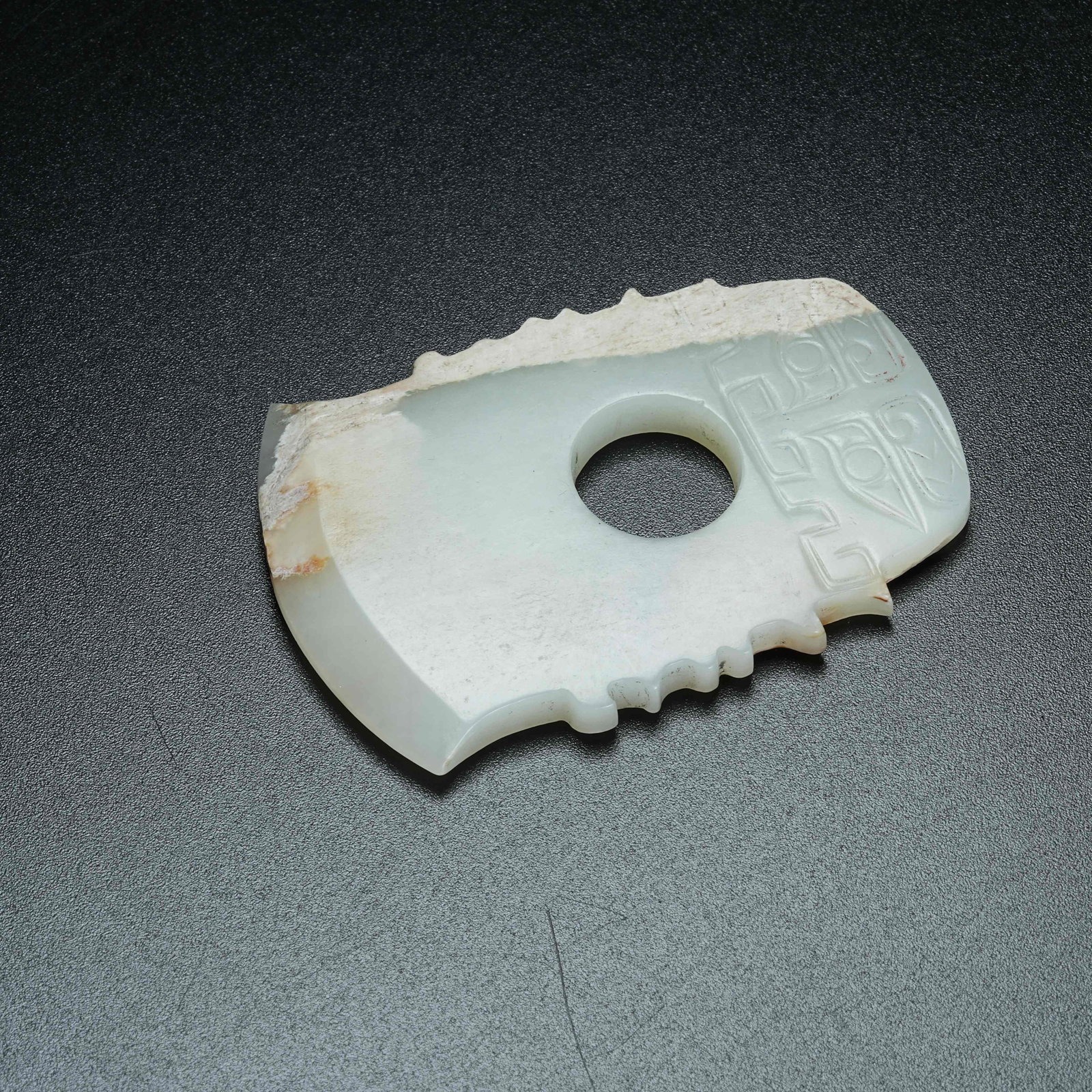 A ANCIENT JADE AXE WITH BEAST MASK PATTERN - 4