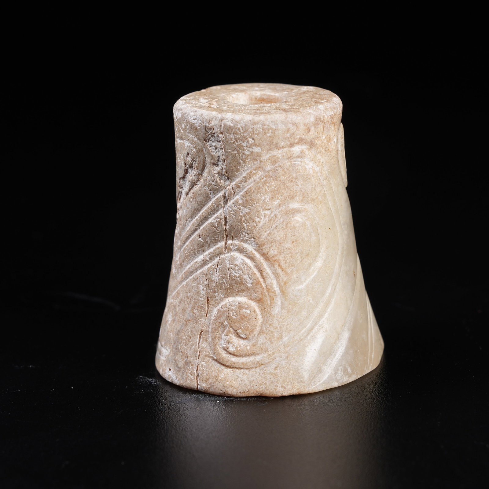 A ARCHAIC JADE LEZI: Archaic Jade Lezi