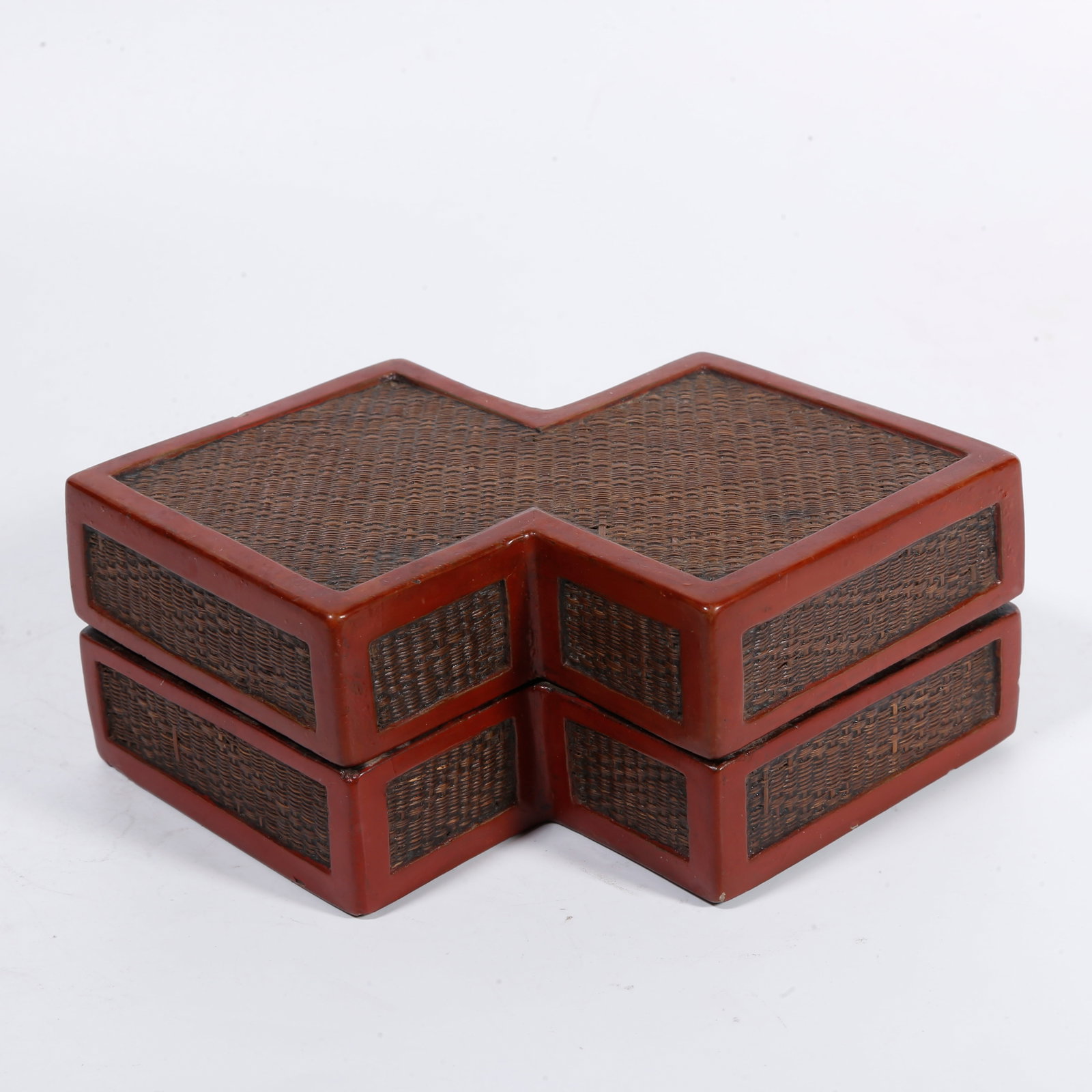 A LACQUER RHOMBUS?SHAPED COVERED BOX (1 of 8)