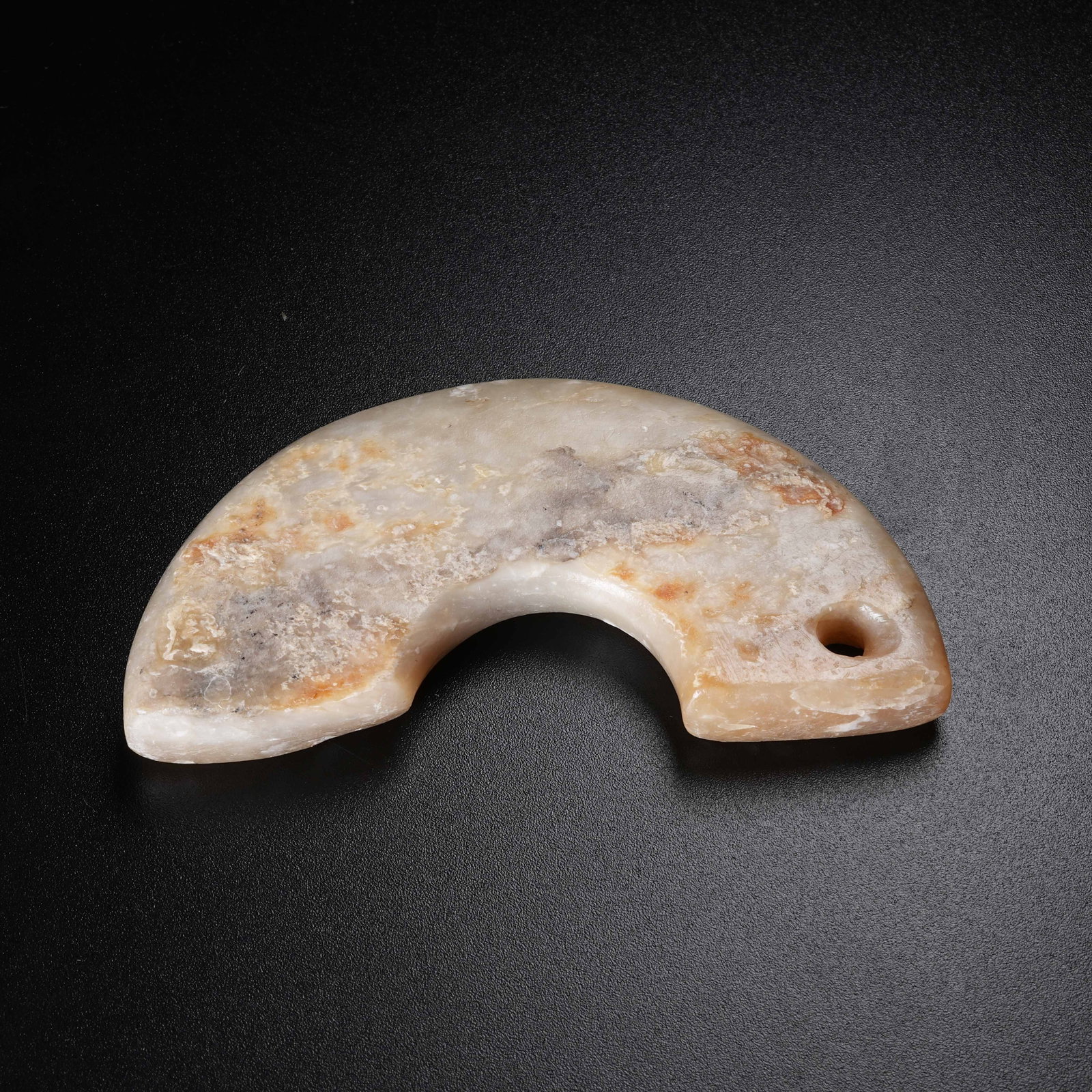 A ANCIENT JADE PENDANT (1 of 9)