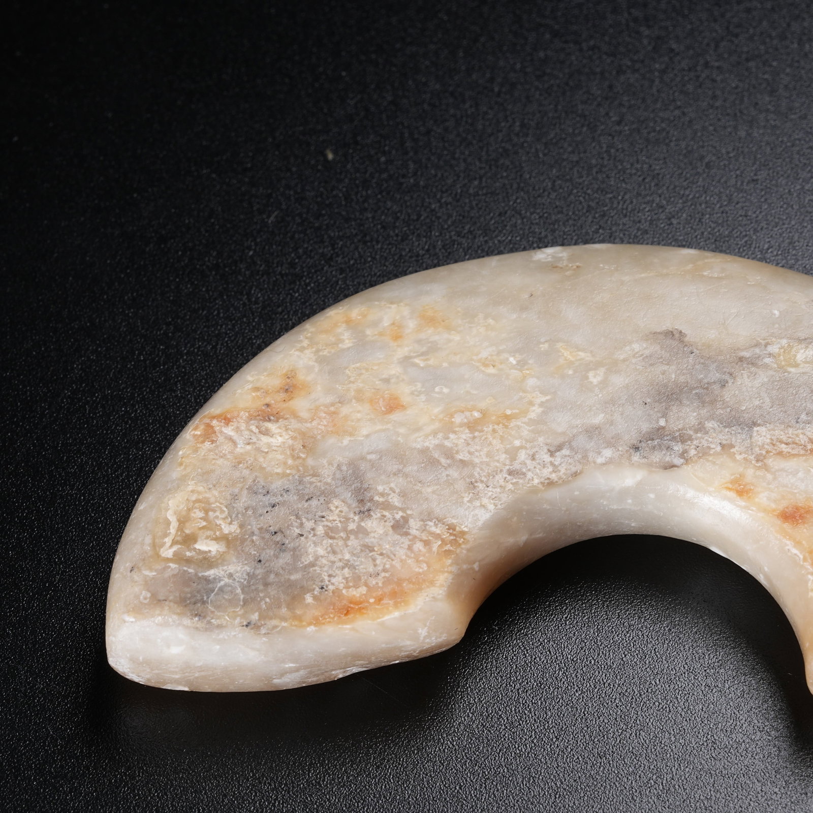 A ANCIENT JADE PENDANT - 3