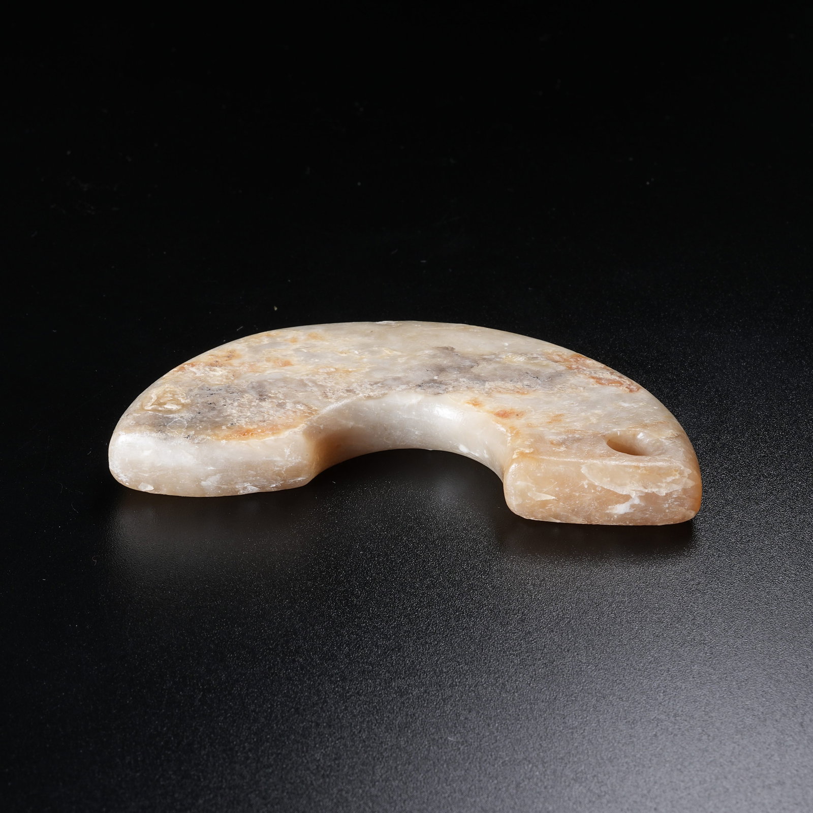 A ANCIENT JADE PENDANT - 4