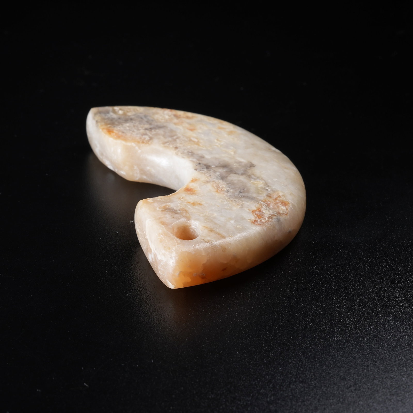 A ANCIENT JADE PENDANT - 5