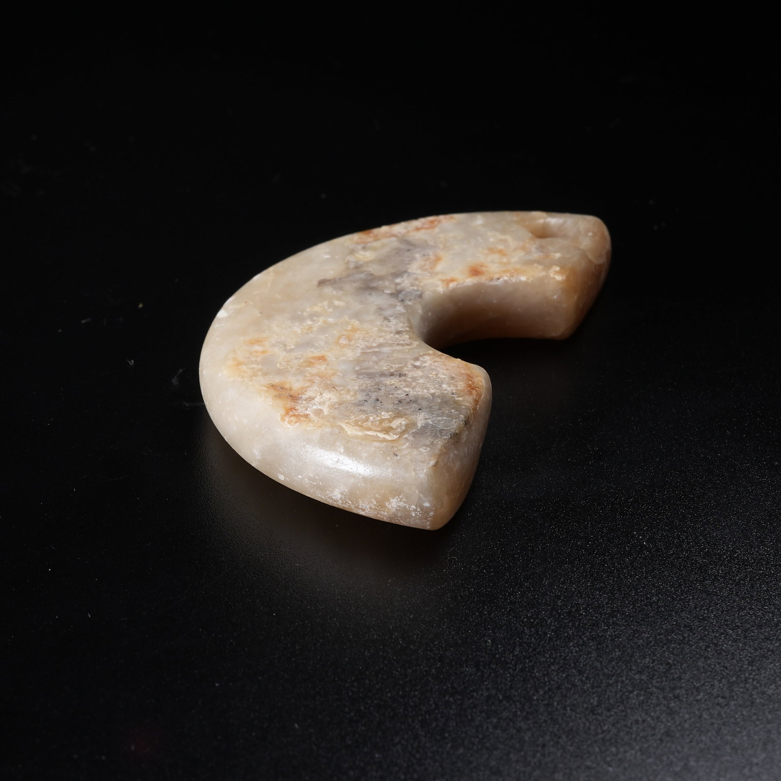 A ANCIENT JADE PENDANT - 7