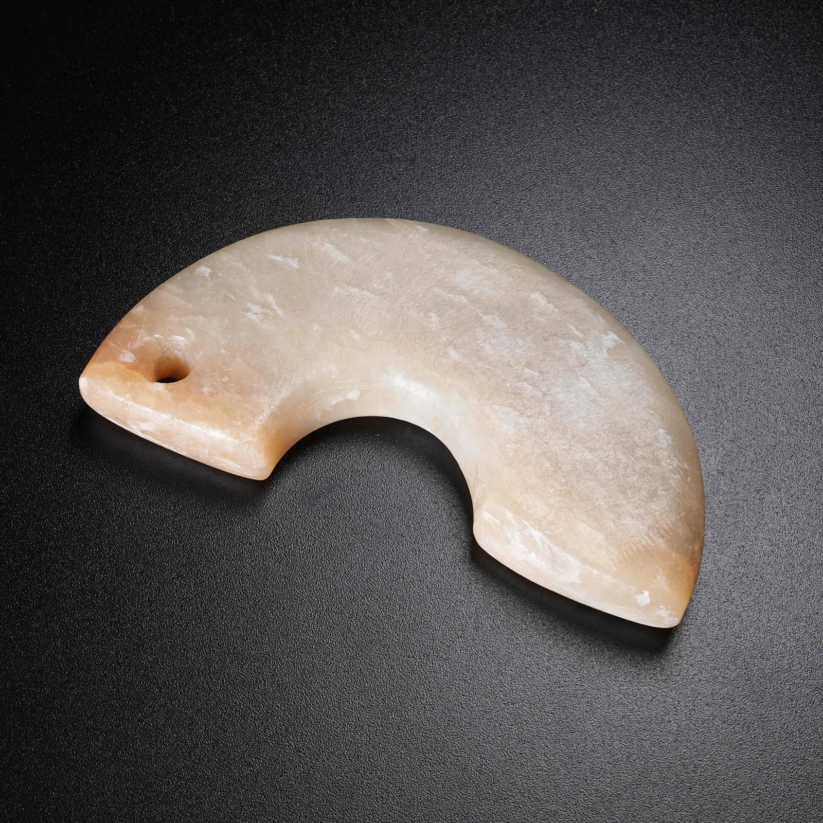 A ANCIENT JADE PENDANT - 9