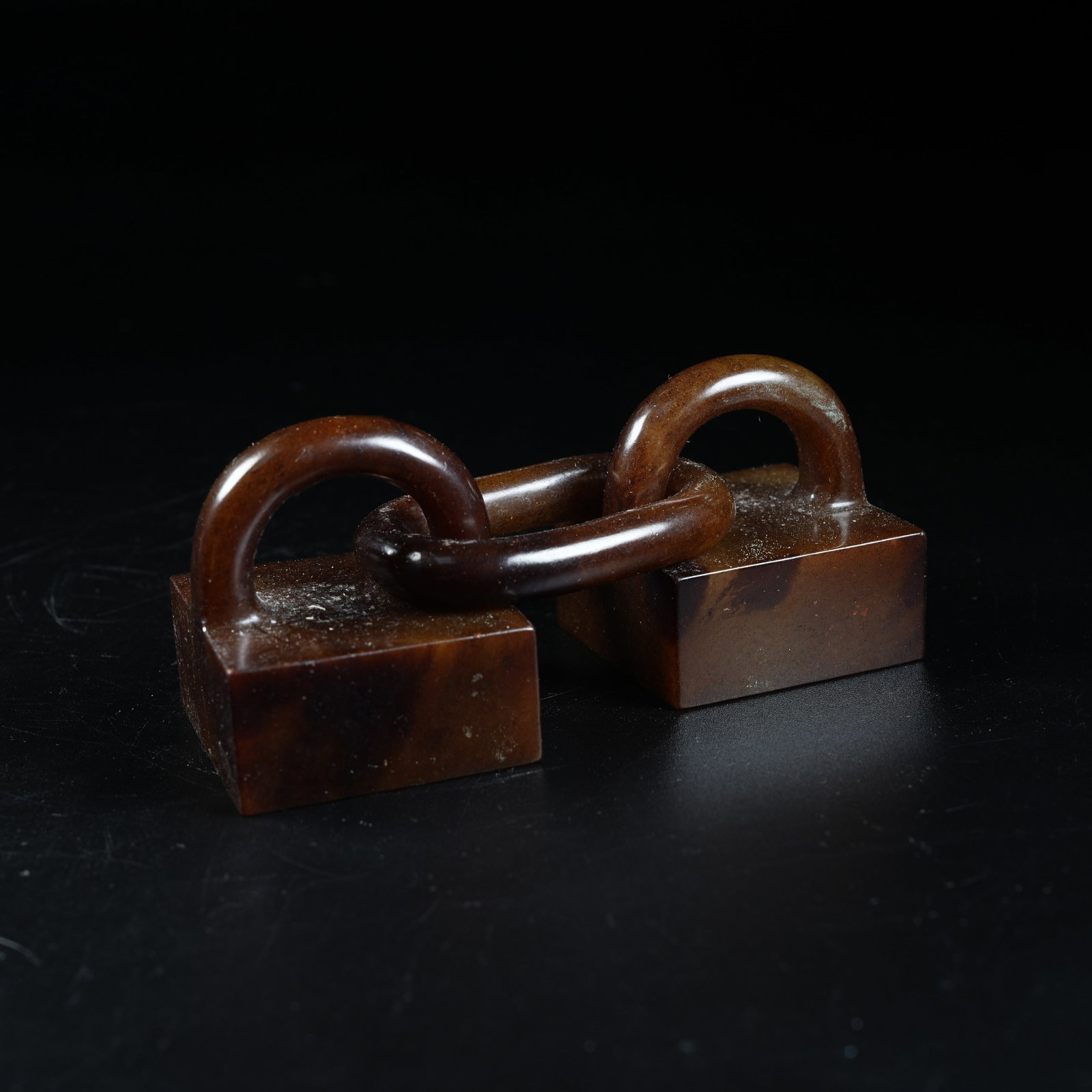 A ANCIENT JADE DOUBLE LINKED SEALS: Ancient Jade Double Linked Seals