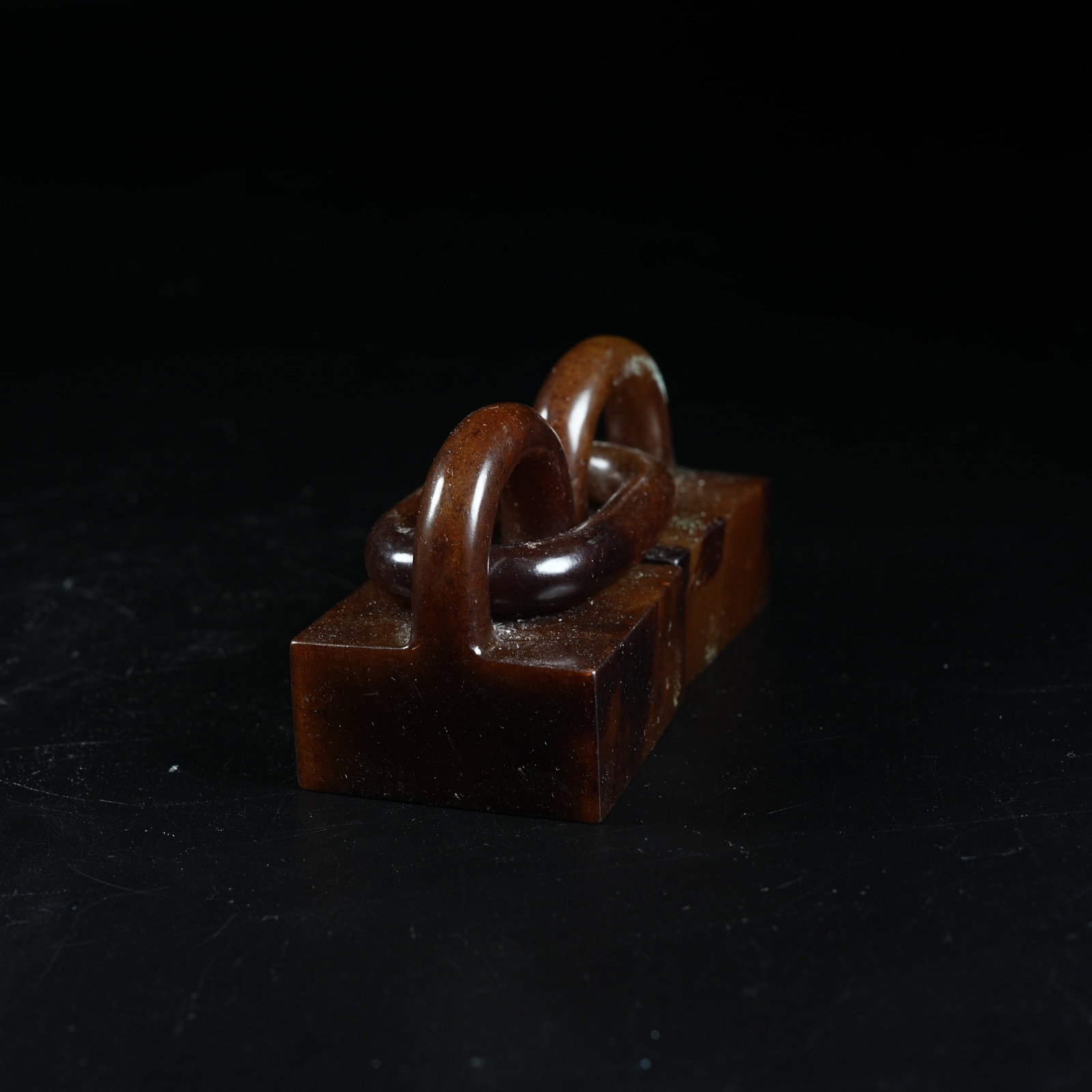 A ANCIENT JADE DOUBLE LINKED SEALS - 2