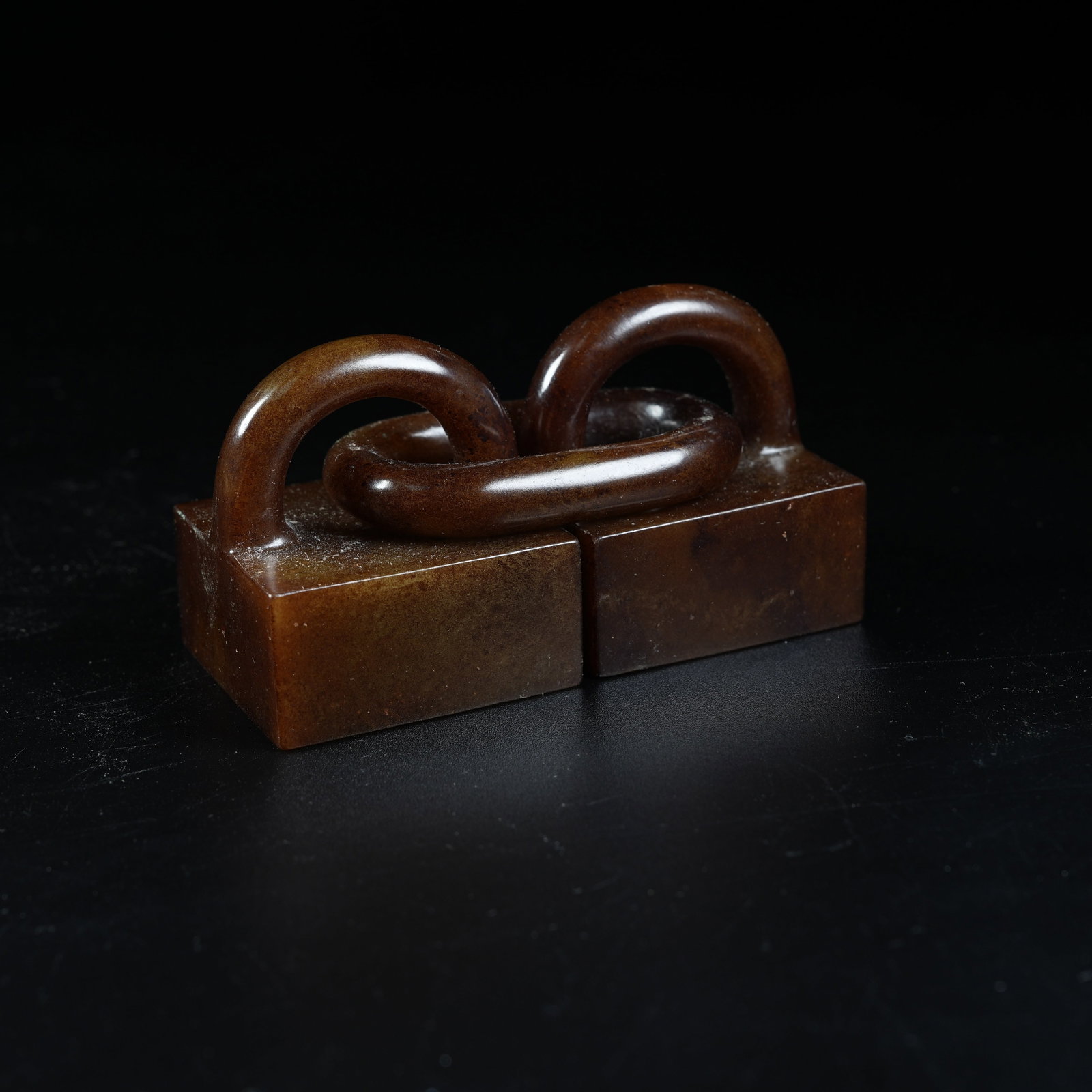 A ANCIENT JADE DOUBLE LINKED SEALS - 3