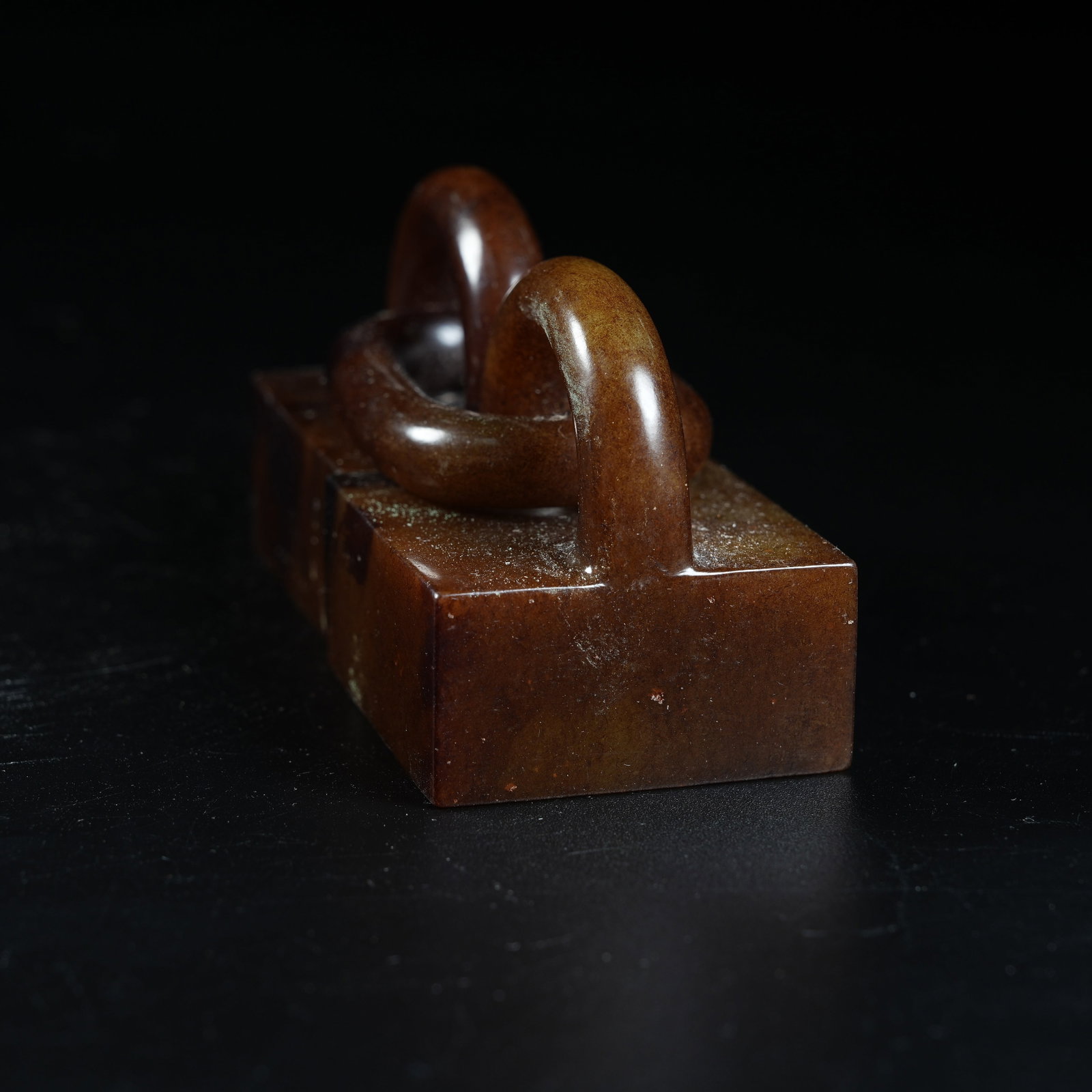 A ANCIENT JADE DOUBLE LINKED SEALS - 4