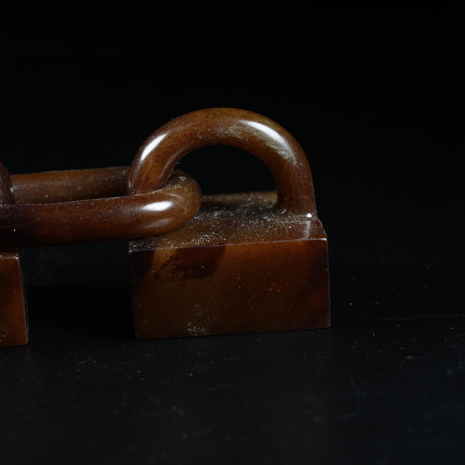 A ANCIENT JADE DOUBLE LINKED SEALS - 5