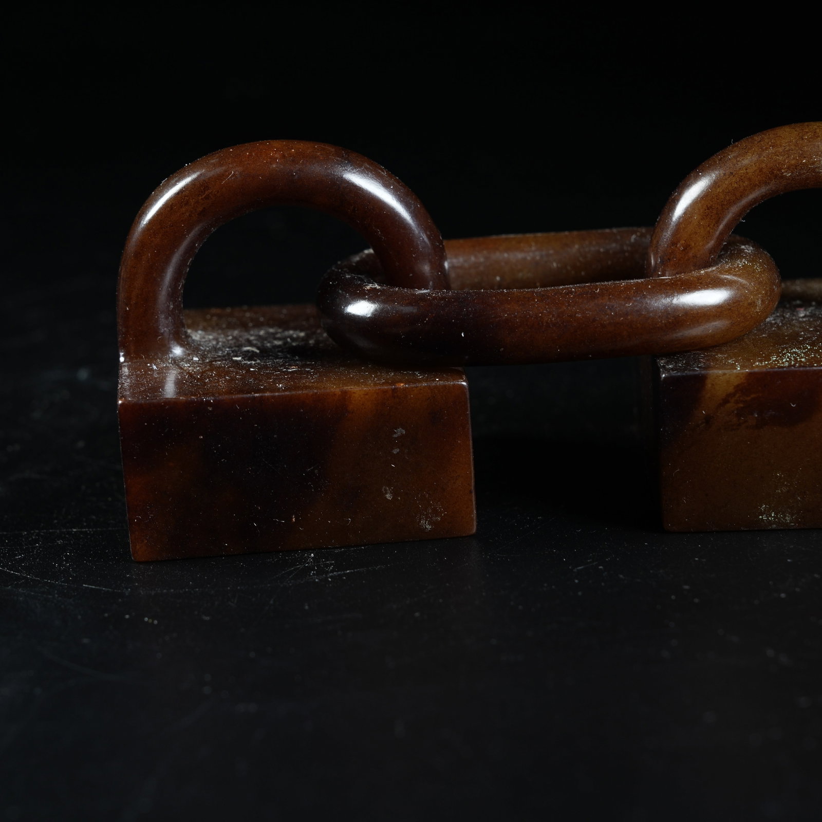 A ANCIENT JADE DOUBLE LINKED SEALS - 6