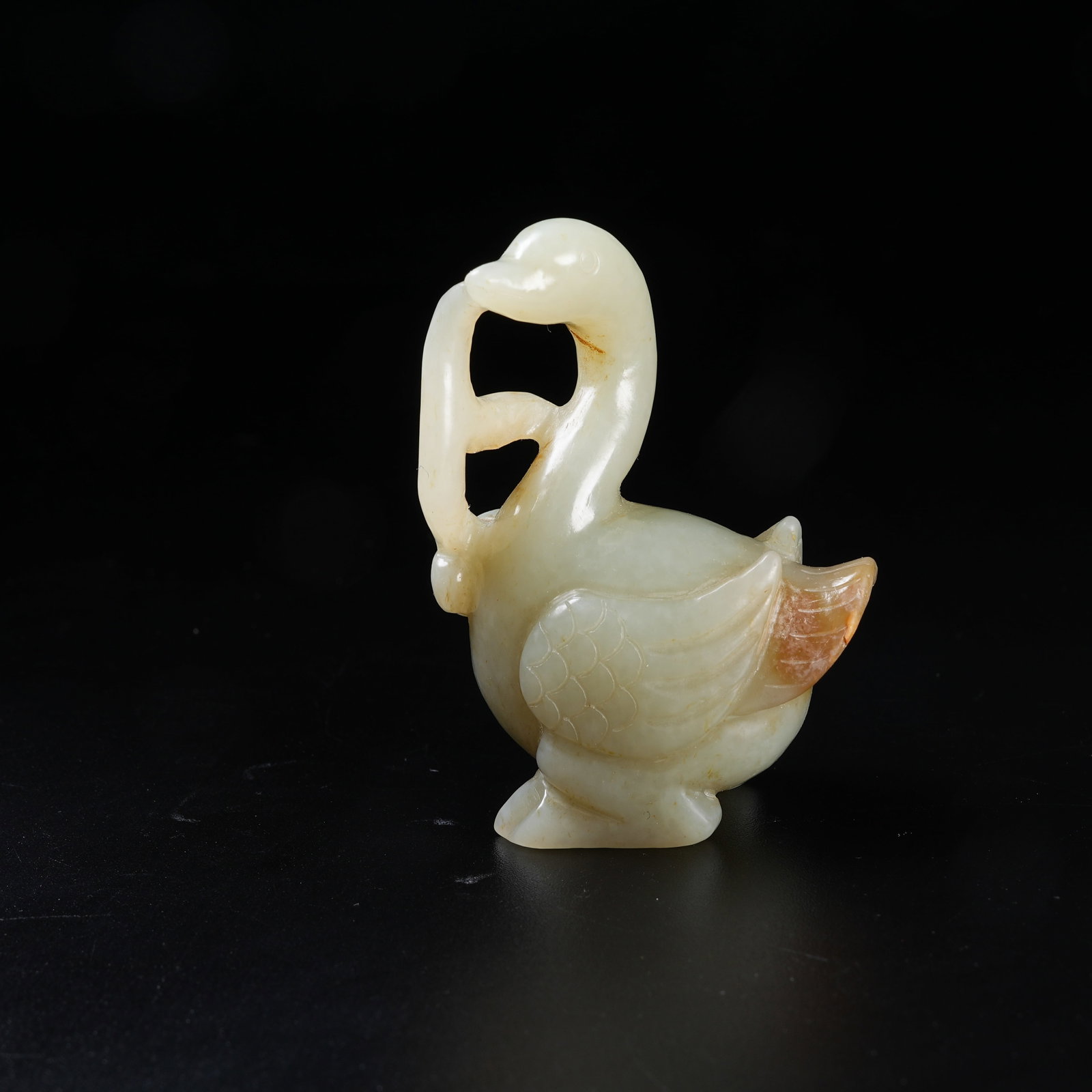 A HETIAN JADE ORNAMENT OF TREASURE GOOSE HOLDING GANODERMA (1 of 8)