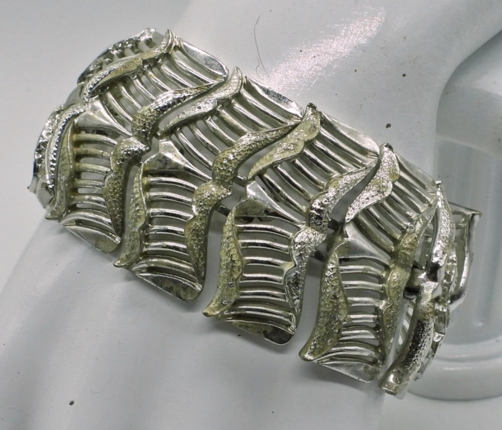 VINTAGE CORO BRACELET (1 of 2)