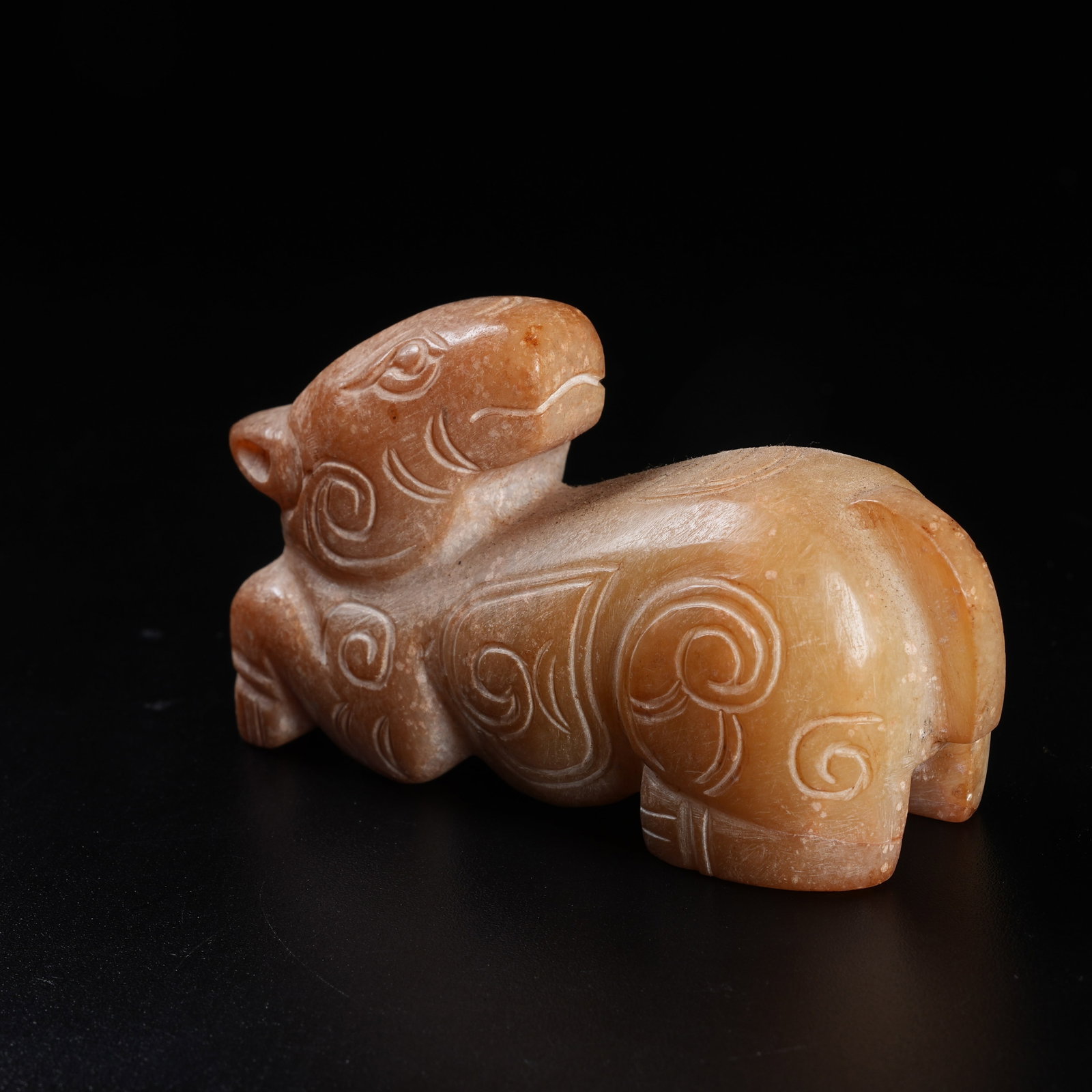A ARCHAIC JADE TURNING-BACK BEAST ORNAMENT: Archaic Jade Turning-back Beast Ornament