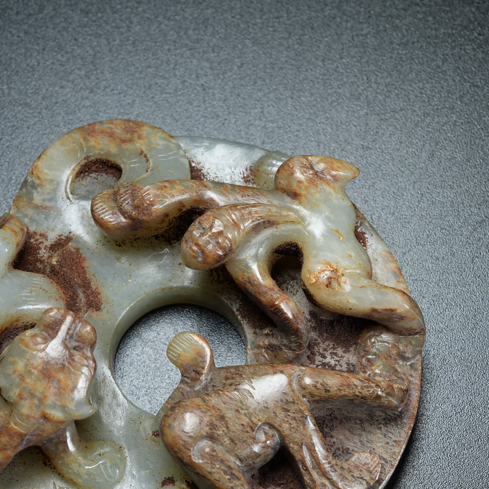 A ANCIENT JADE SURROUNDING BI DISC WITH CHI DRAGON PATTERN - 4