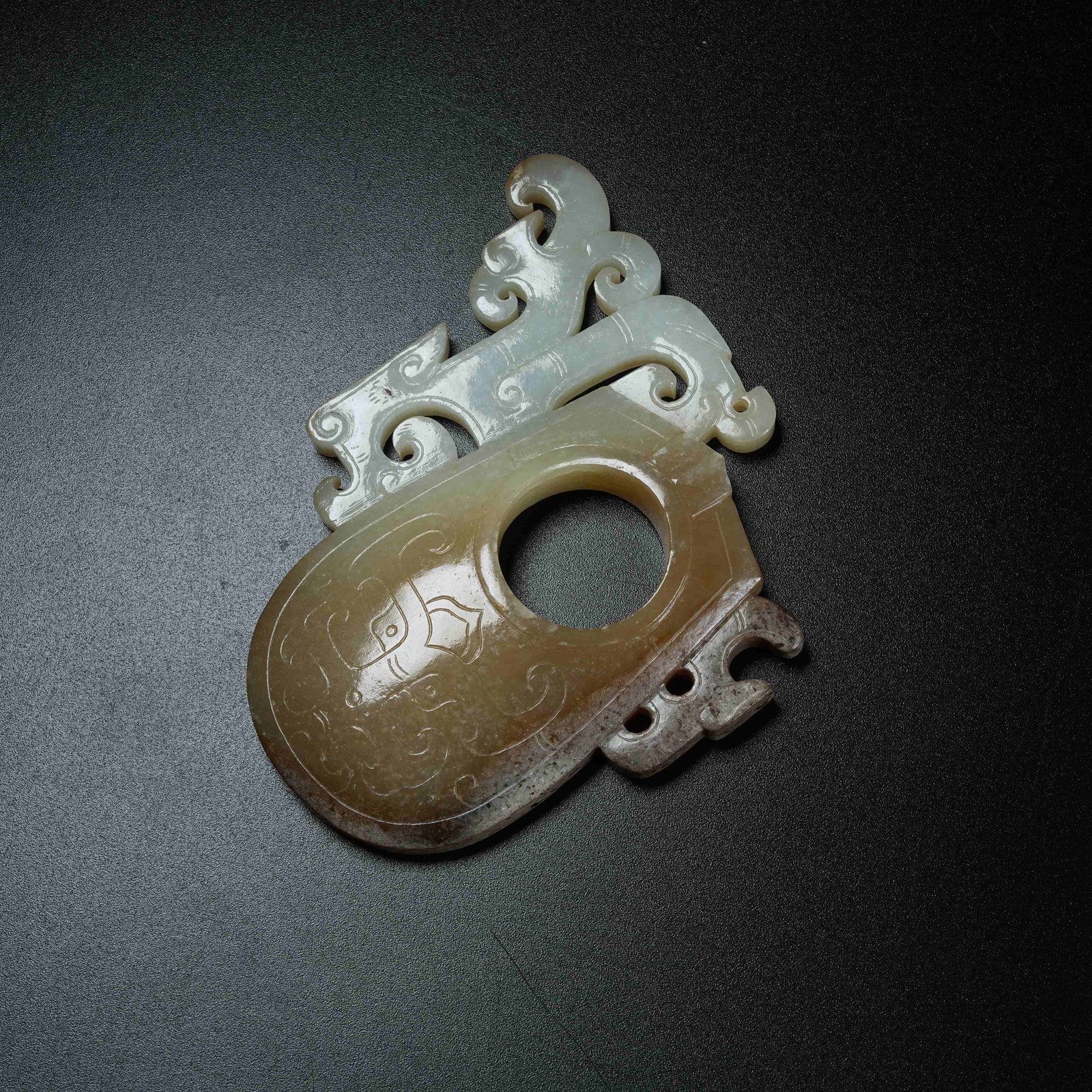 A ANCIENT JADE HEART-SHAPED PENDANT CARVED WITH CHI DRAGON PATTERNS: Ancient Jade Heart-shaped Pendant Carved with Chi Dragon Patterns