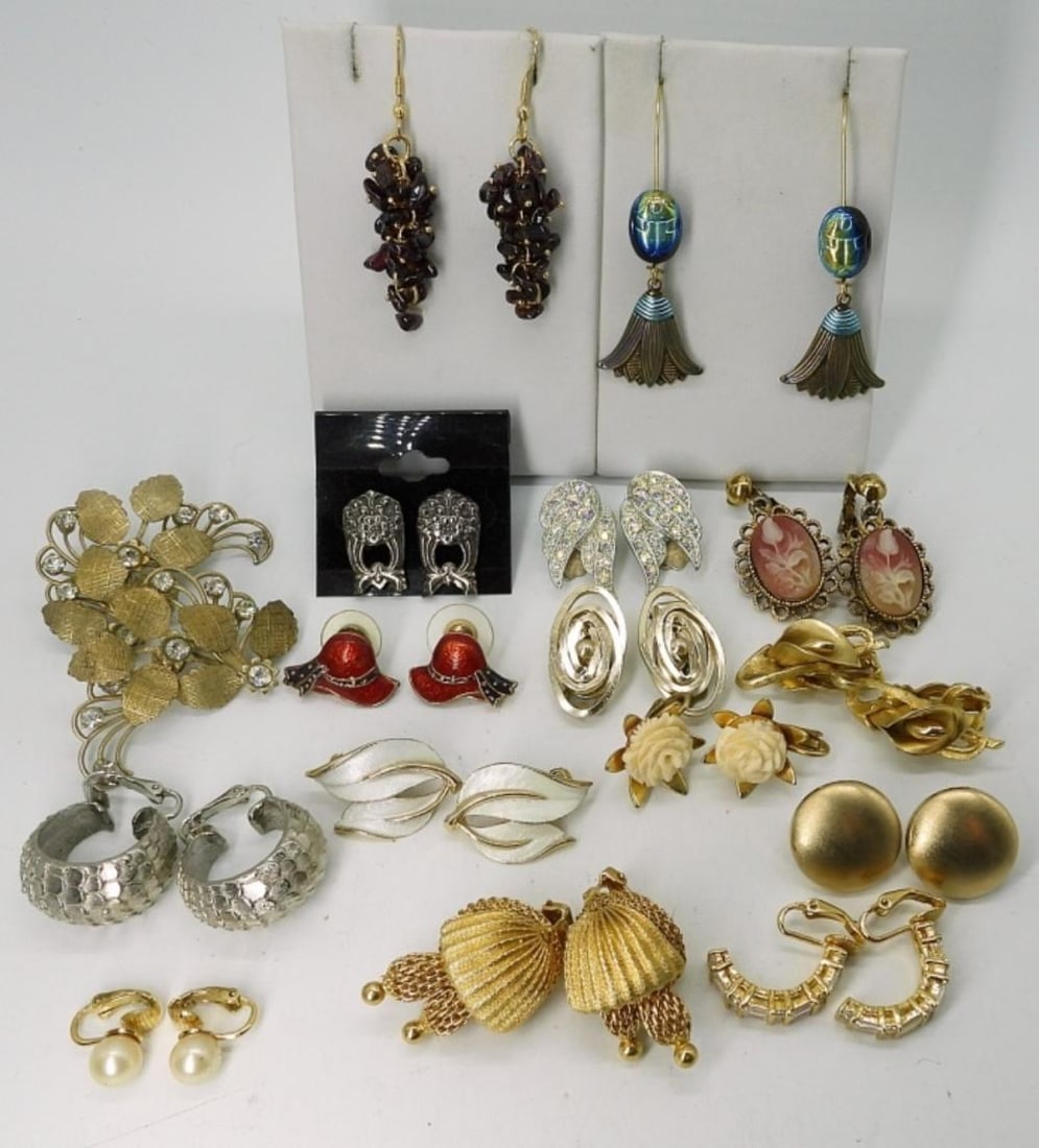 (16) VINTAGE EARRINGS: (16) VINTAGE EARRINGS