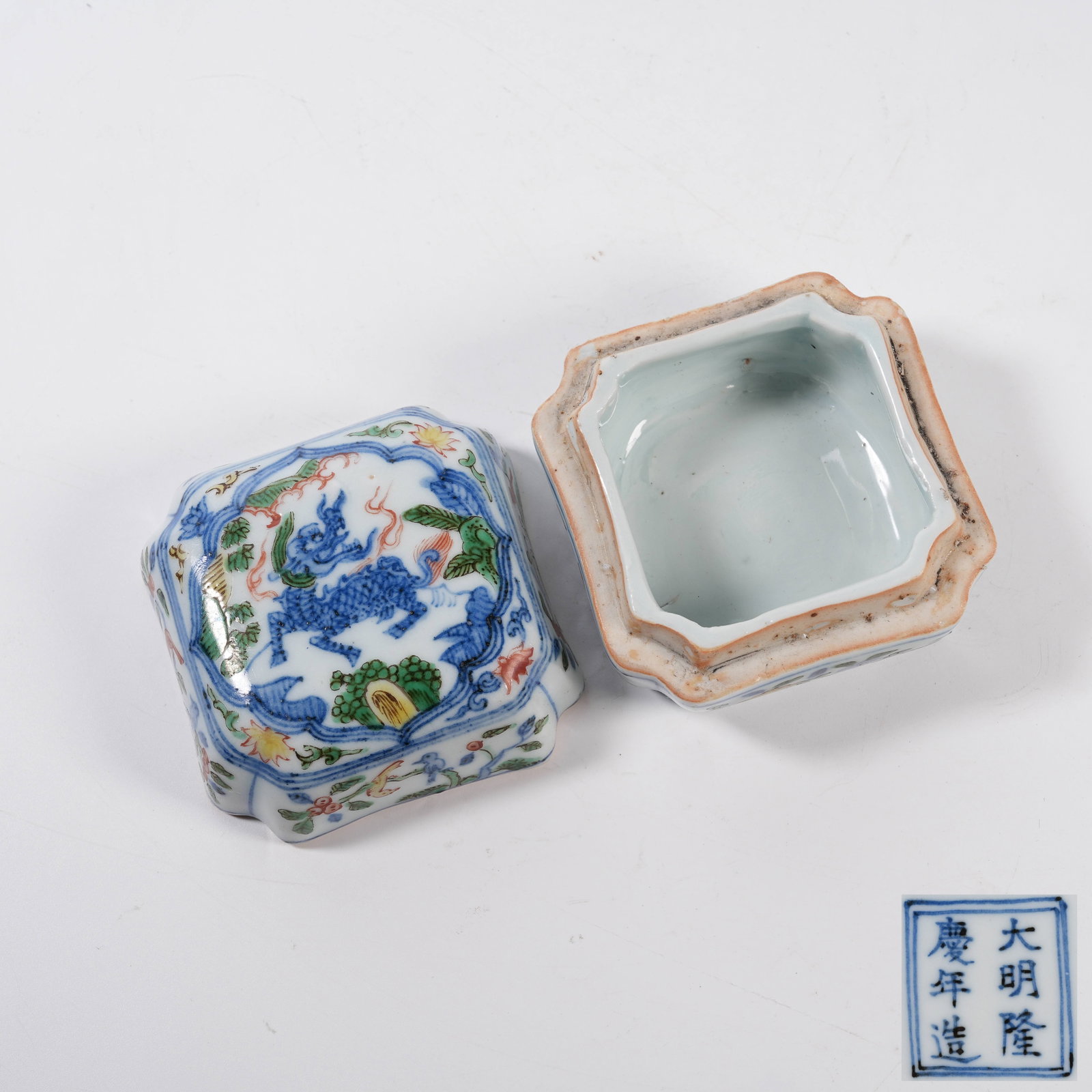 A SQUARE CANTED-CORNER BLUE AND WHITE WUCAI COVERED JAR: Square Canted-Corner Blue and White Wucai Covered Jar