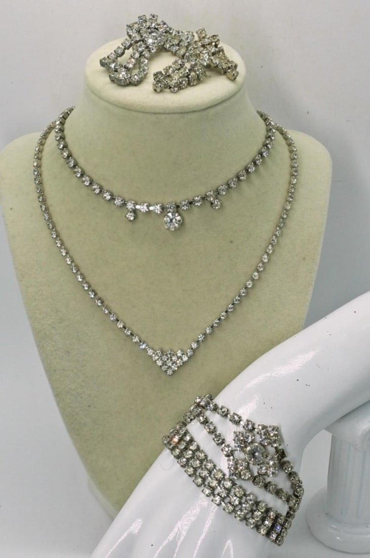 WHITE RHINESTONE SETS: WHITE RHINESTONE SETS