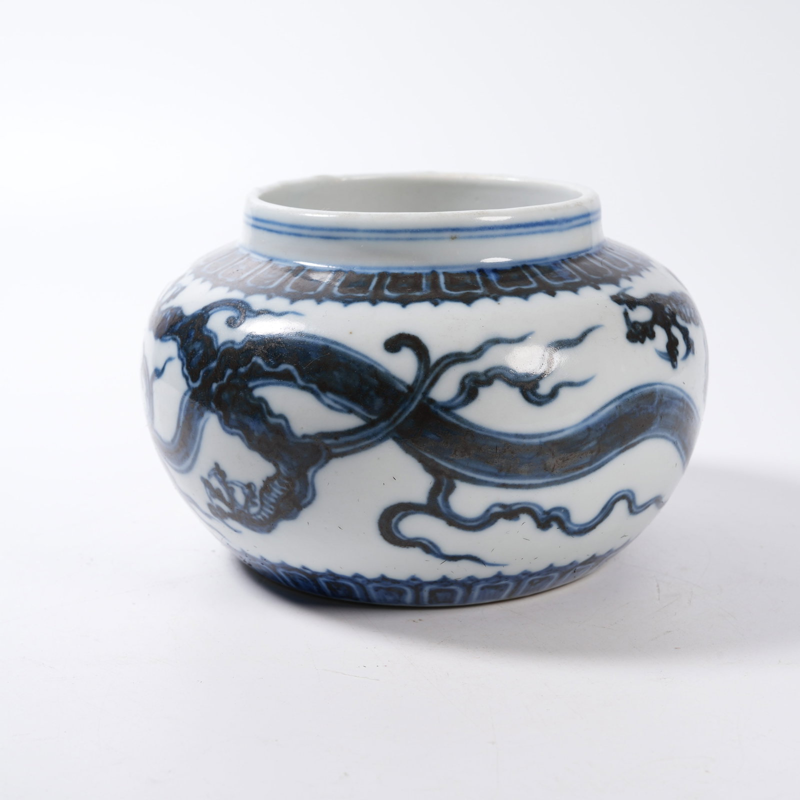 A BLUE AND WHITE JAR WITH CLOUD DRAGON PATTERN - 2