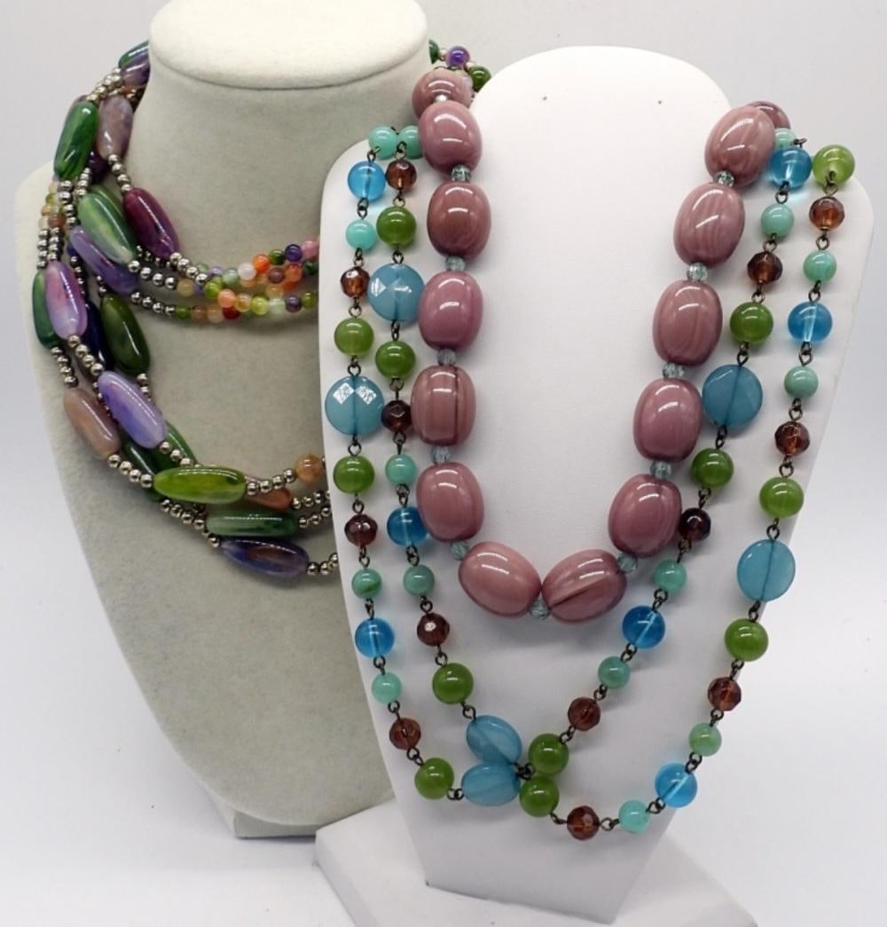 (3)COLORFUL BEADED NECKLACES: (3)COLORFUL BEADED NECKLACES
