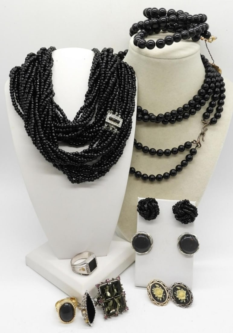 VTG BLACK LUCITE NECKLACE & 9 MORE: VTG BLACK LUCITE NECKLACE & 9 MORE