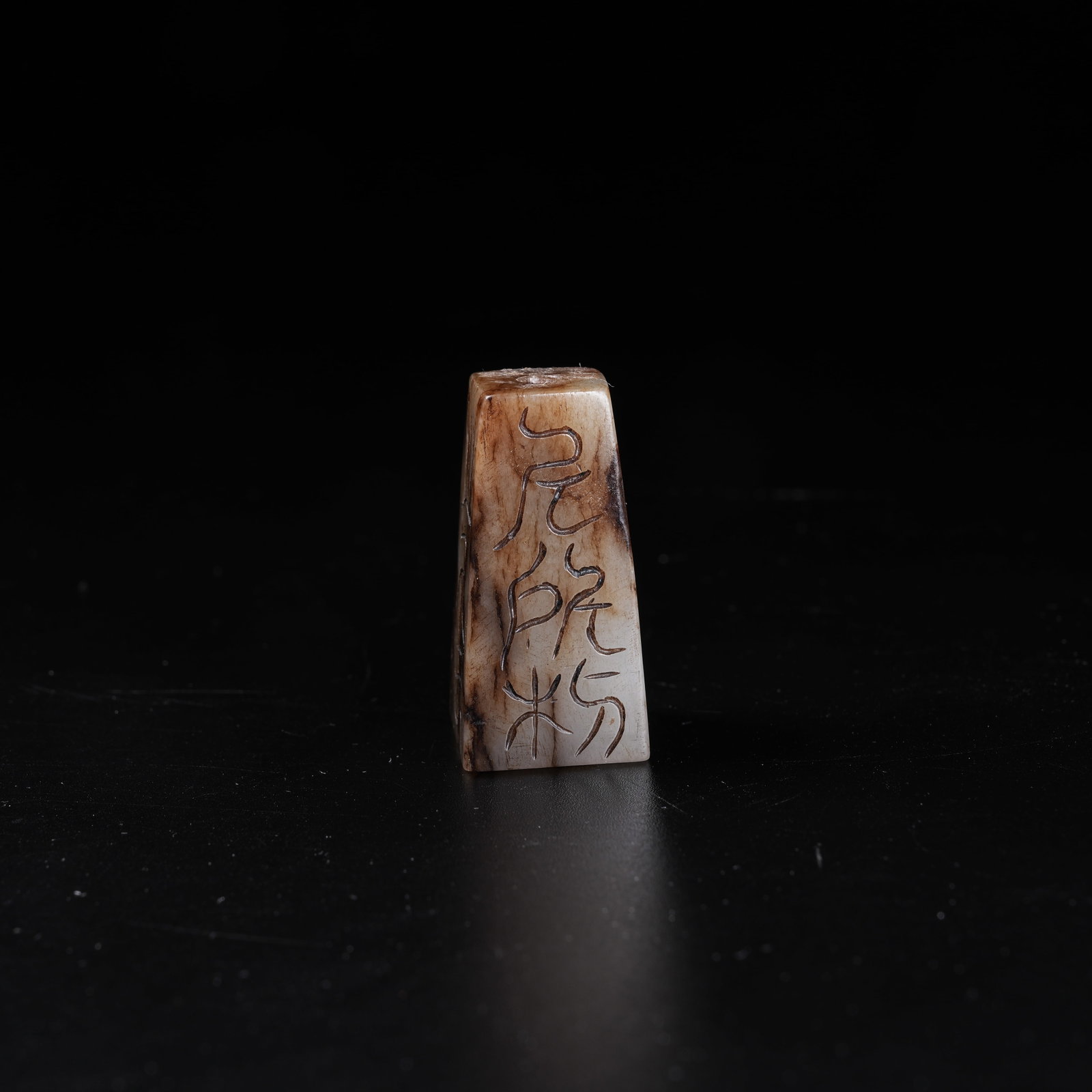 A ARCHAIC JADE LEZI - 3
