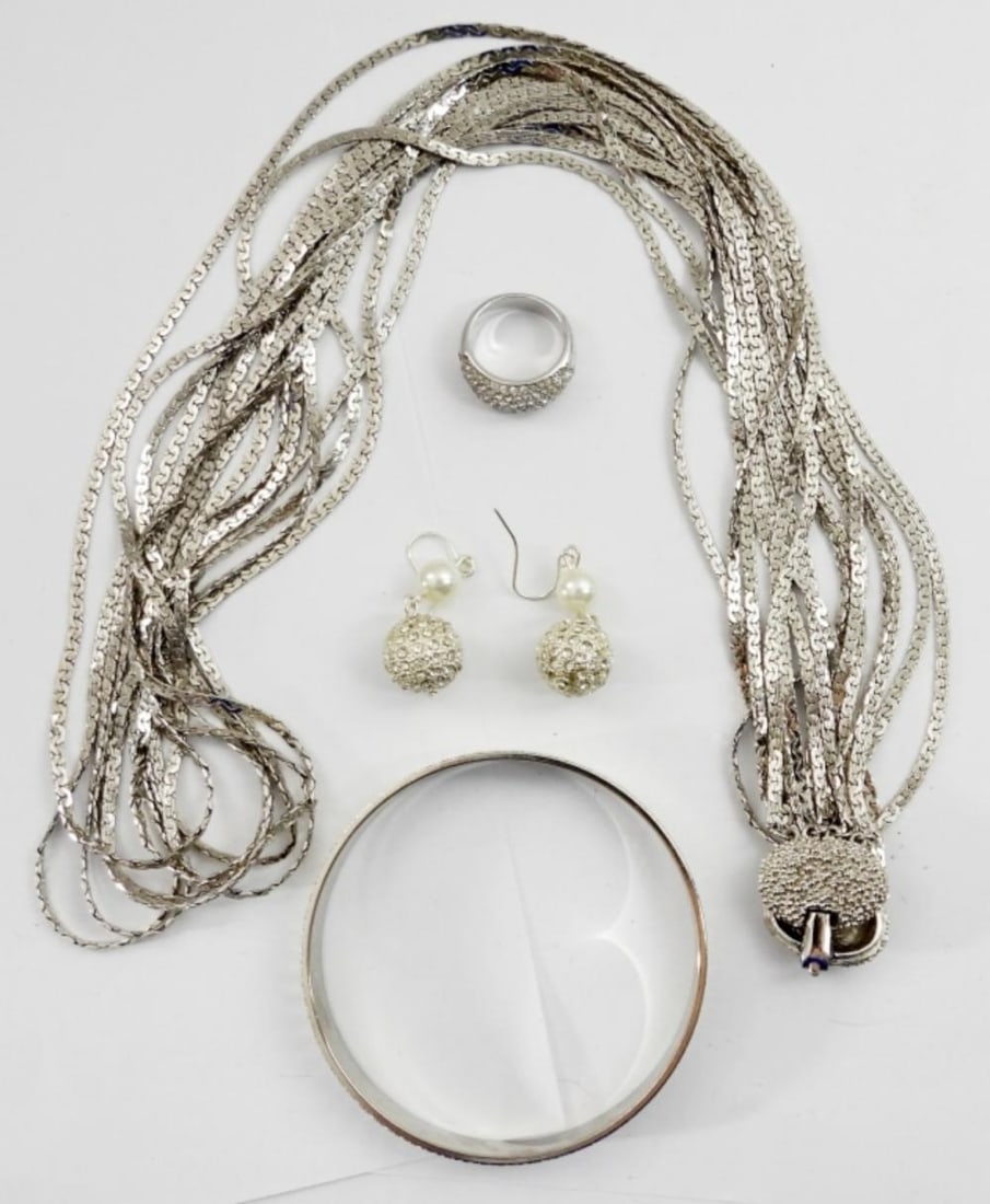 STUNNING SILVER TONE SET: STUNNING SILVER TONE SET