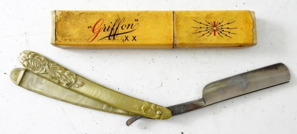 VINTAGE TERRIER CUTLERY RAZOR W/ CASE: VINTAGE TERRIER CUTLERY RAZOR W/ CASE