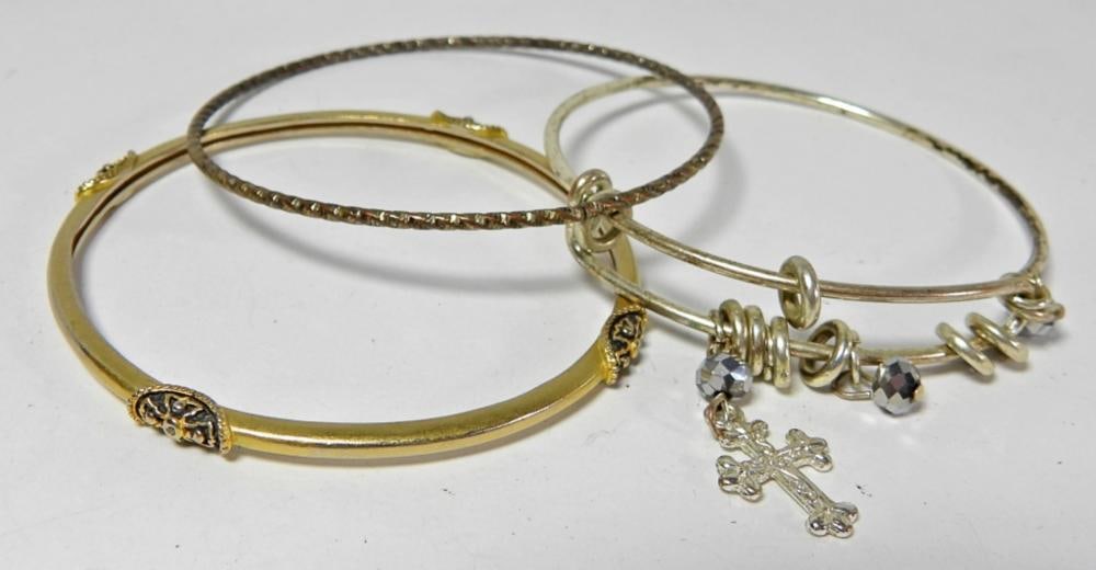 (3)CLASSIC STYLE BANGLE LOT: (3)CLASSIC STYLE BANGLE LOT