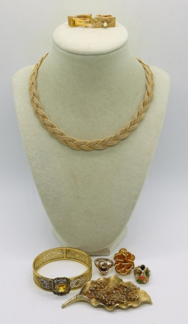VTG HOBE GOLD TONE SET & MORE: VTG HOBE GOLD TONE SET & MORE