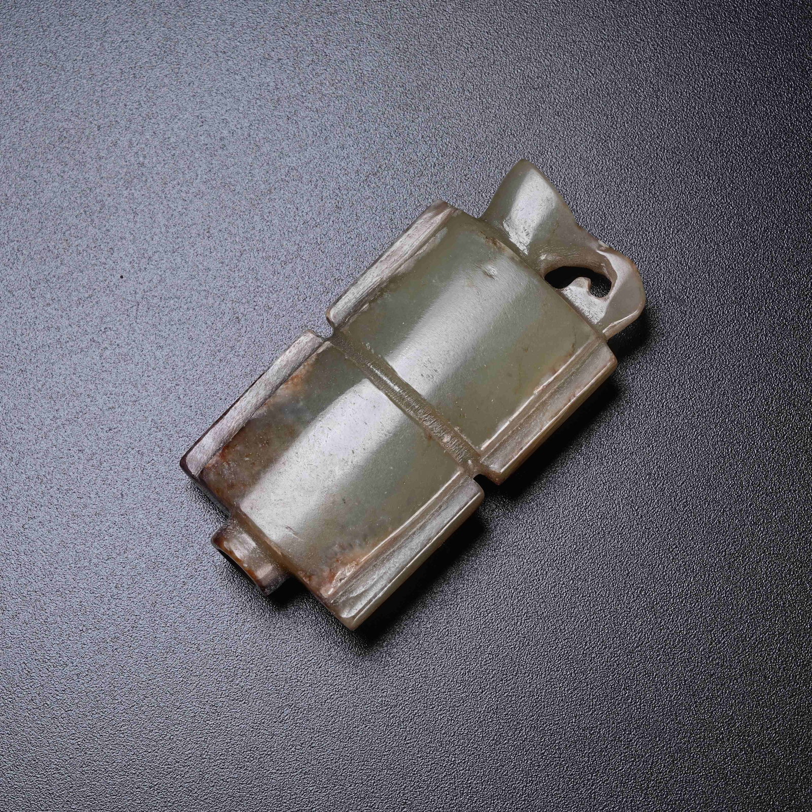 A ARCHAIC JADE SINAN PENDANT: Archaic Jade Sinan Pendant