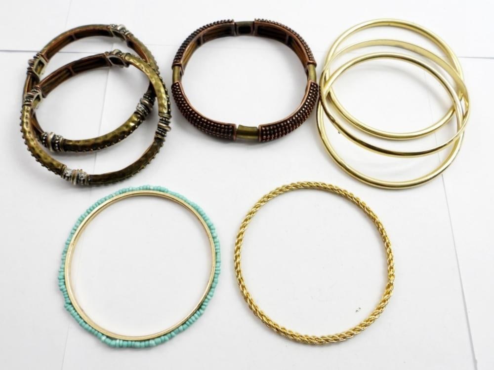 8 GOLD TONE BRACELTS: 8 GOLD TONE BRACELTS