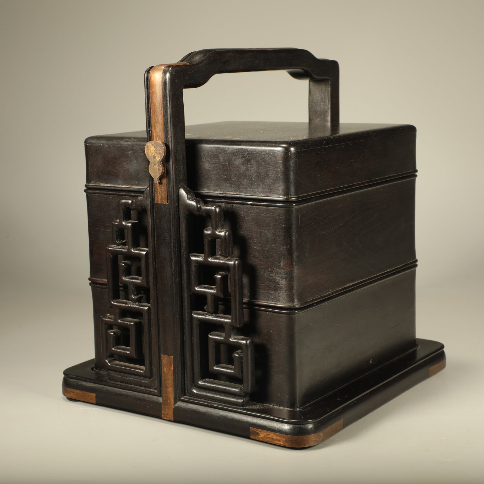 A SANDALWOOD CARRYING BOX WITH REINFORCED CORNERS: Sandalwood Carrying Box with Reinforced Corners