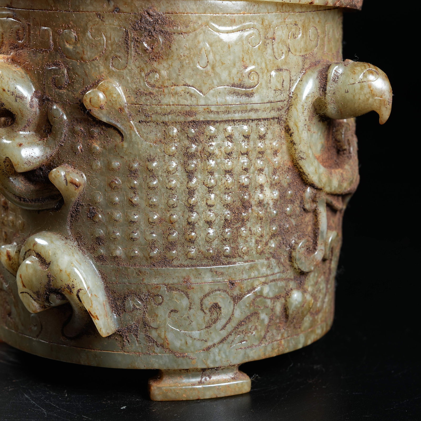 A ANCIENT JADE SLANTED CUP WITH PHOENIX PATTERN - 7