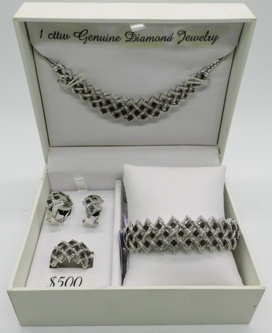 1 CARAT BLK/WHT DIAMOND SET: 1 CARAT BLK/WHT DIAMOND SET