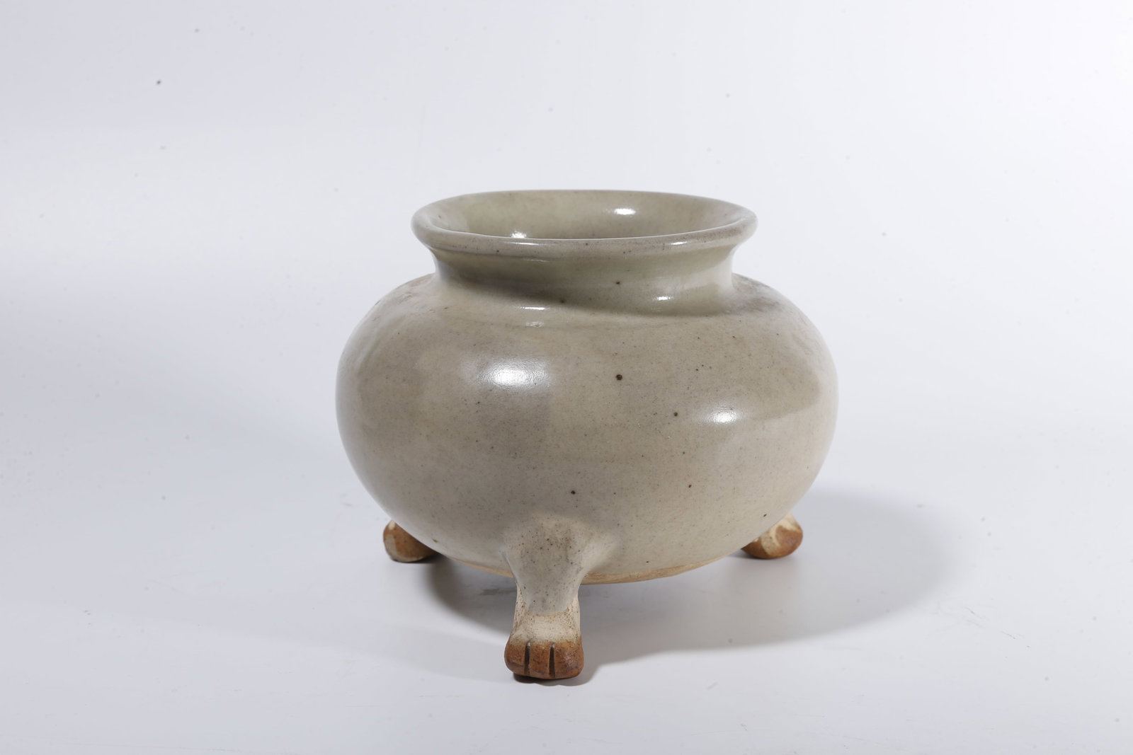 A CELADON THREE?LEGGED CENSER - 2