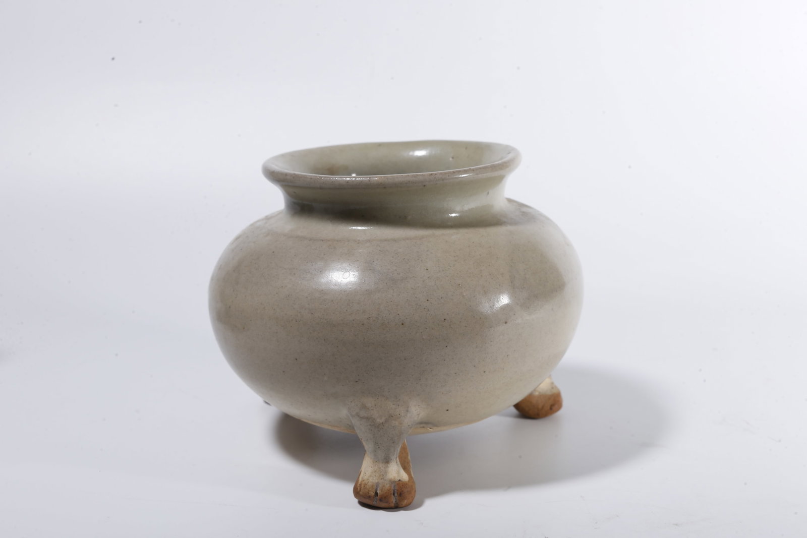 A CELADON THREE?LEGGED CENSER - 4