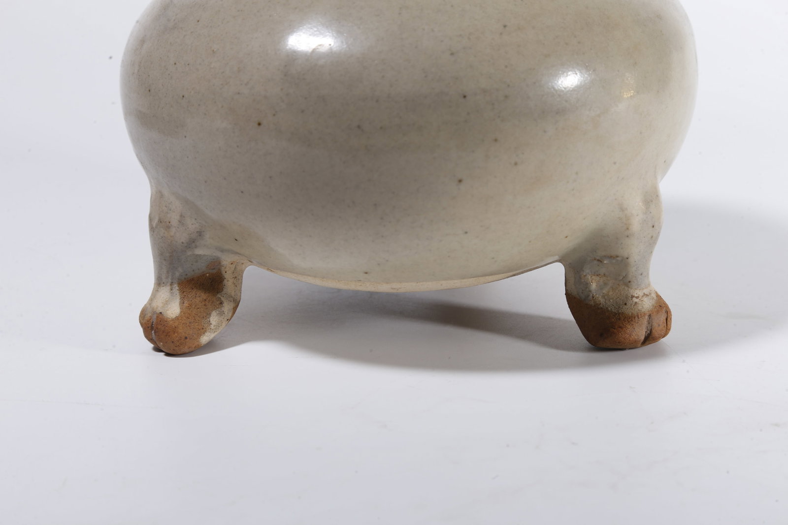 A CELADON THREE?LEGGED CENSER - 7