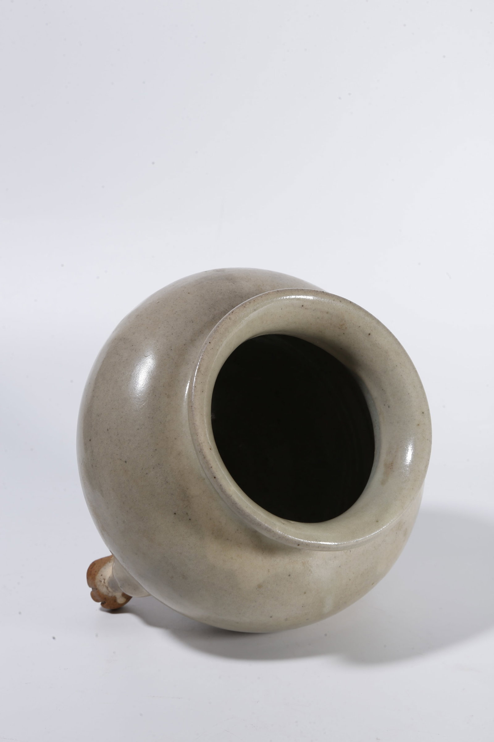 A CELADON THREE?LEGGED CENSER - 8