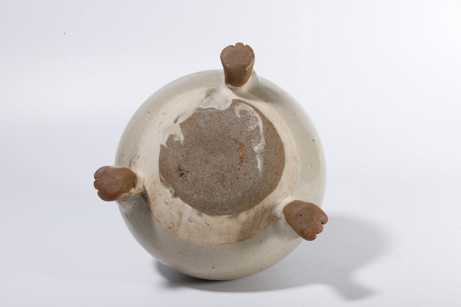 A CELADON THREE?LEGGED CENSER - 9