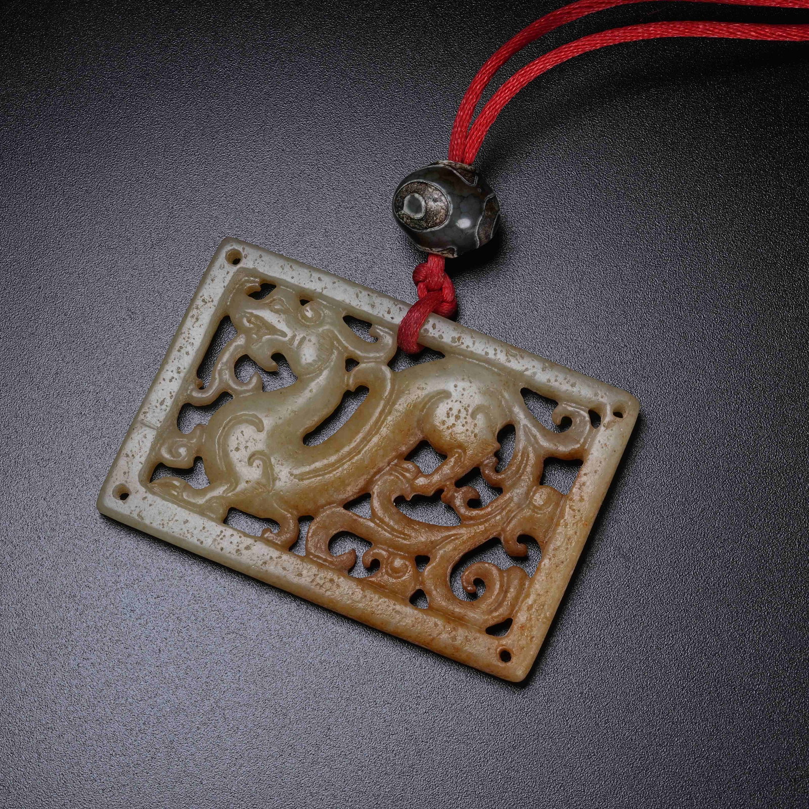 A HETIAN JADE DRAGON PATTERN BELT ORNAMENT (1 of 8)