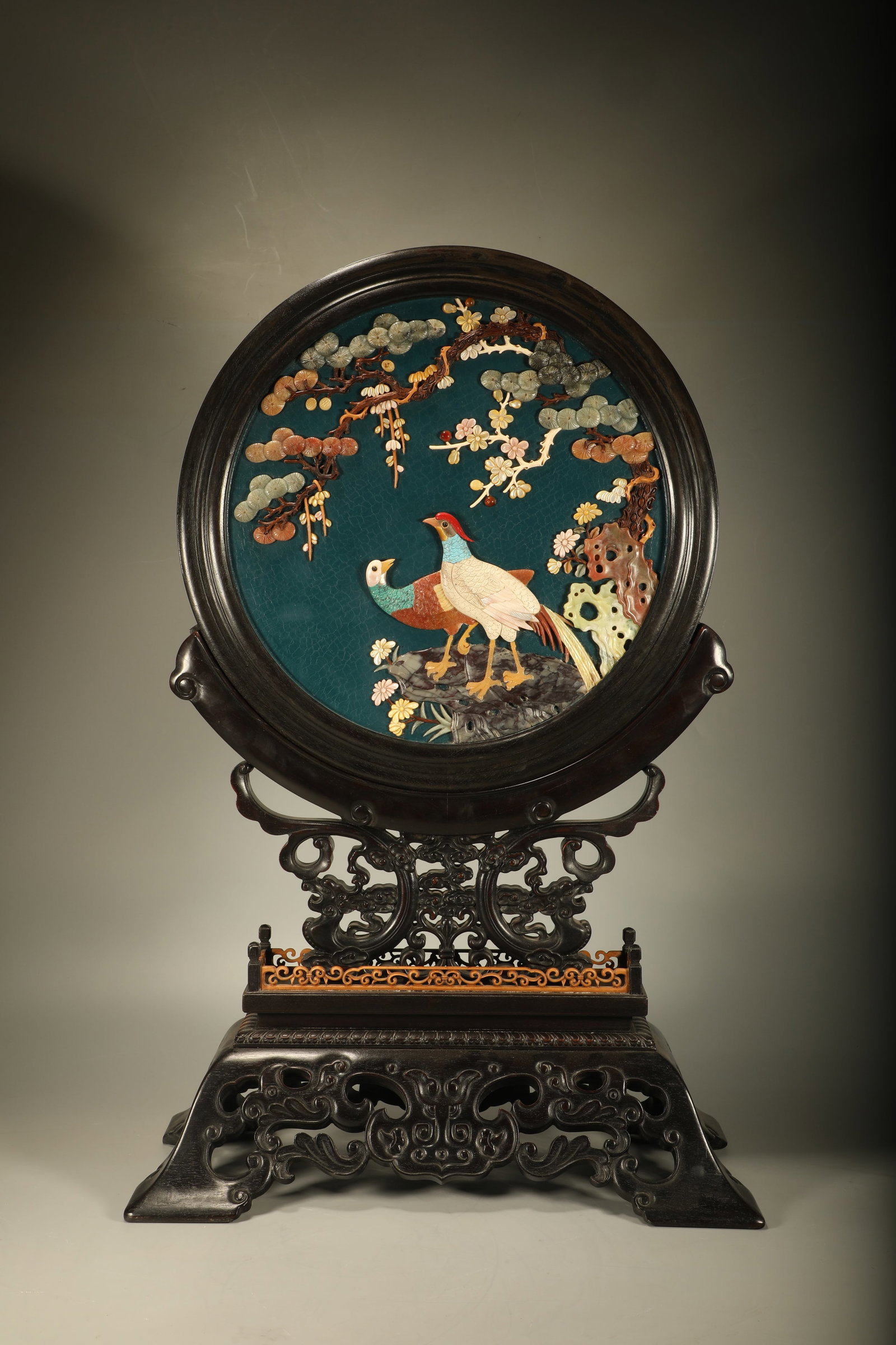 A SANDALWOOD FLOOR SCREEN INLAID WITH PRECIOUS STONES AND FLOWER?AND?BIRD MOTIFS: Sandalwood Floor Screen Inlaid with Precious Stones and Flower?and?bird Motifs