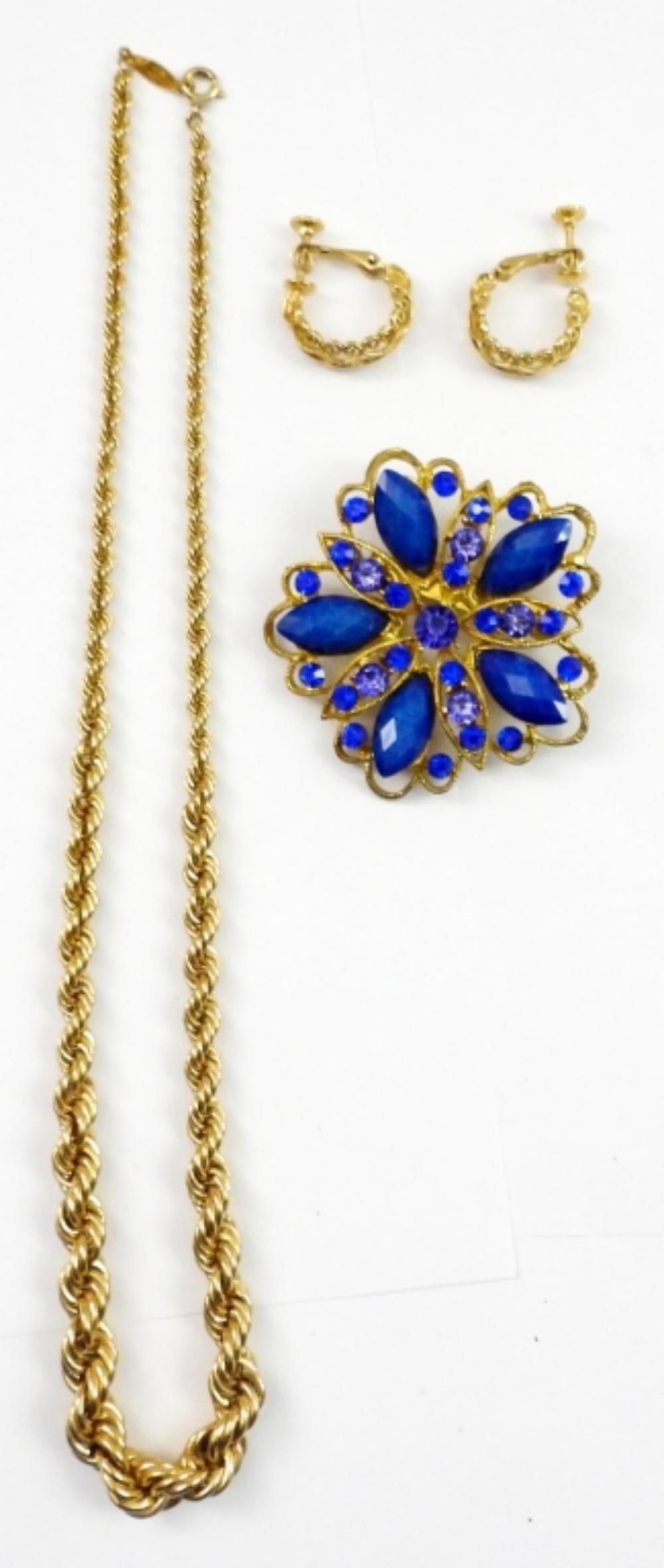 3 PIECE VINTAGE GOLD TONE SET: 3 PIECE VINTAGE GOLD TONE SET