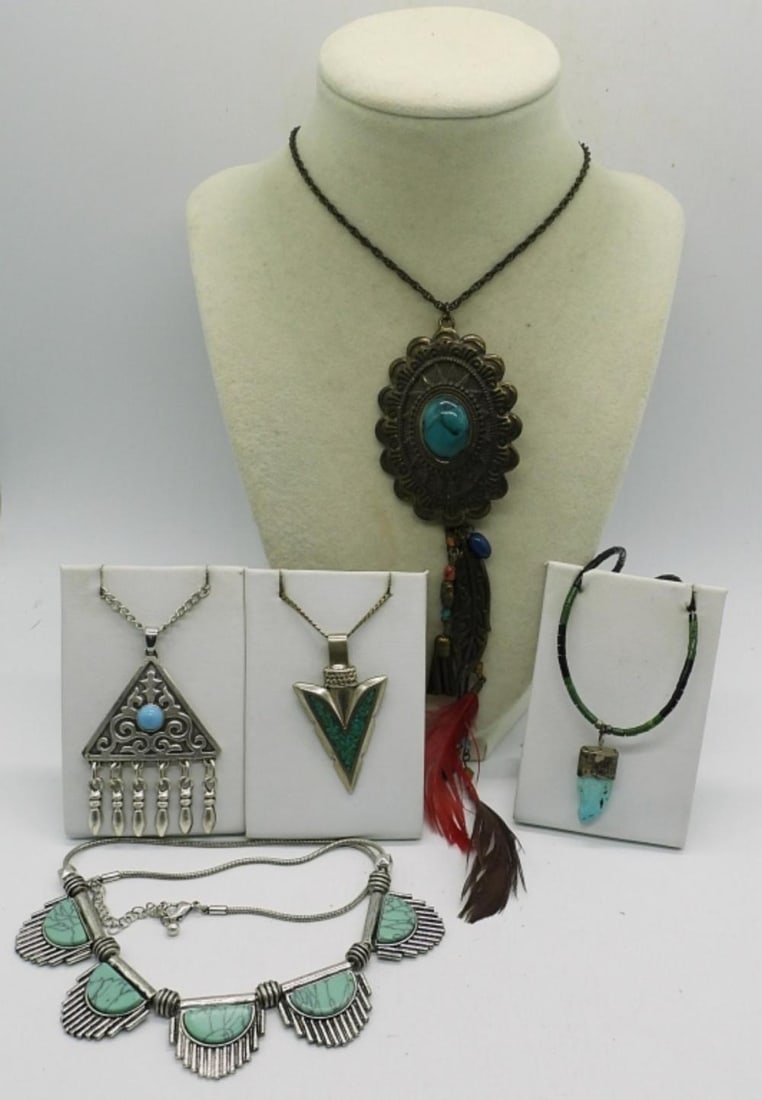 (5) SOUTHWEST STYLE FASHION NECKLACES: (5) SOUTHWEST STYLE FASHION NECKLACES