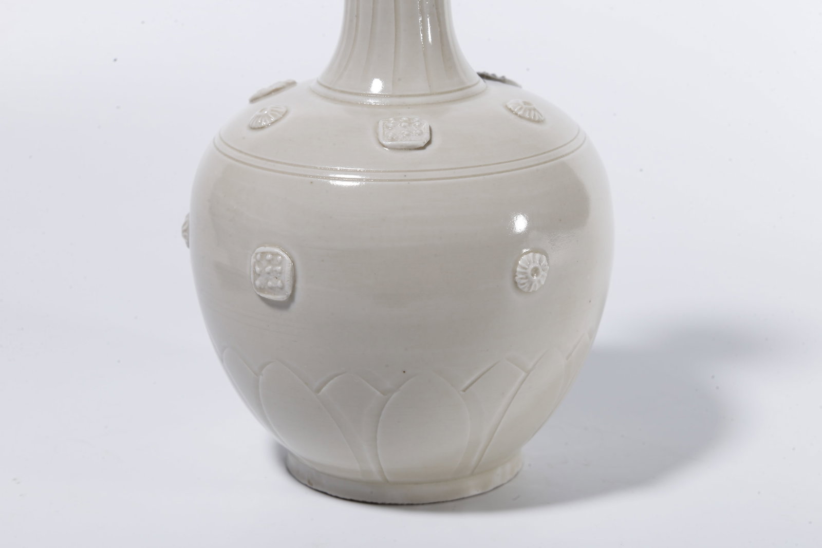 A DING WARE VASE WITH LOTUS PATTERN - 3