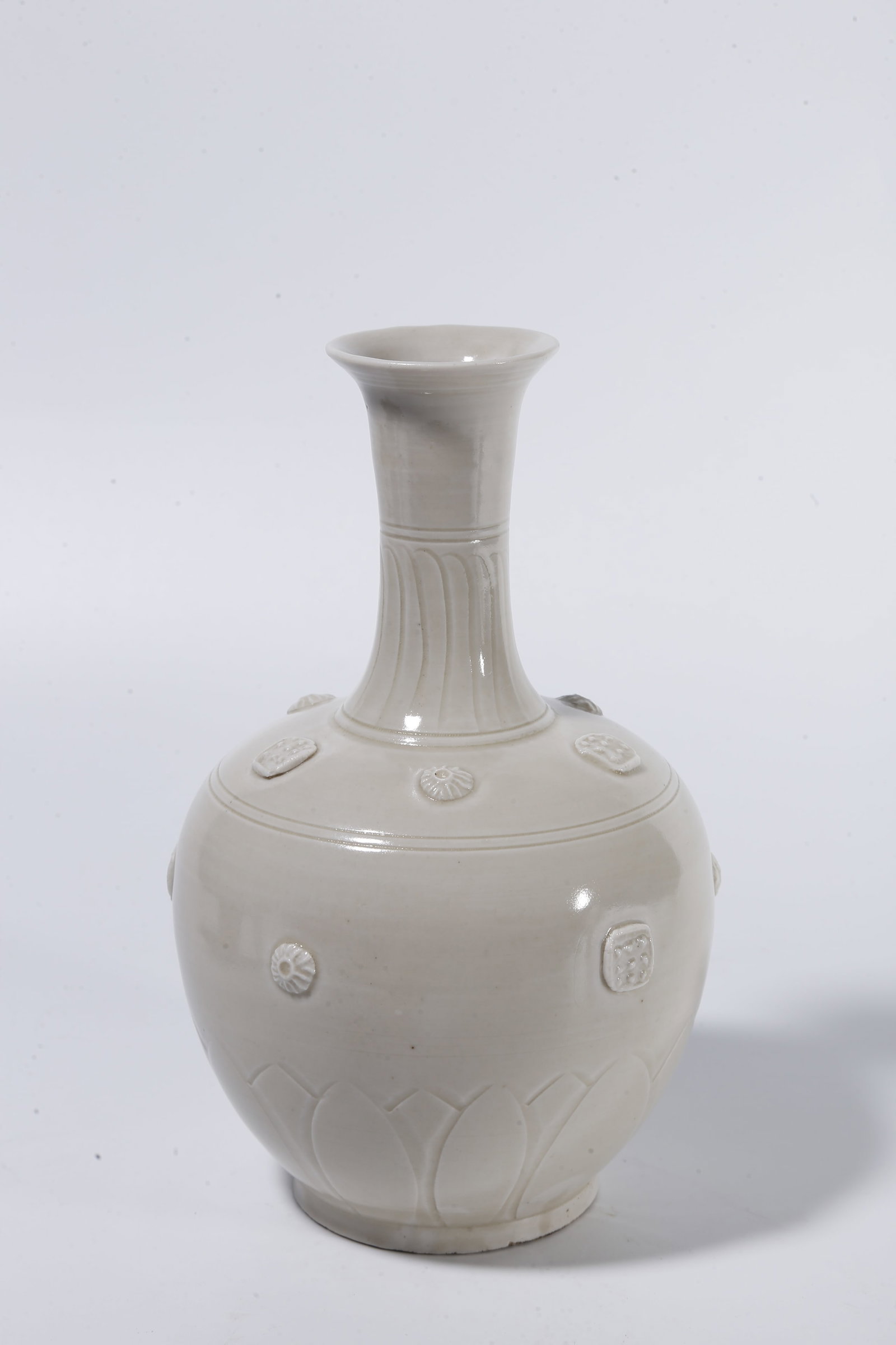 A DING WARE VASE WITH LOTUS PATTERN - 4