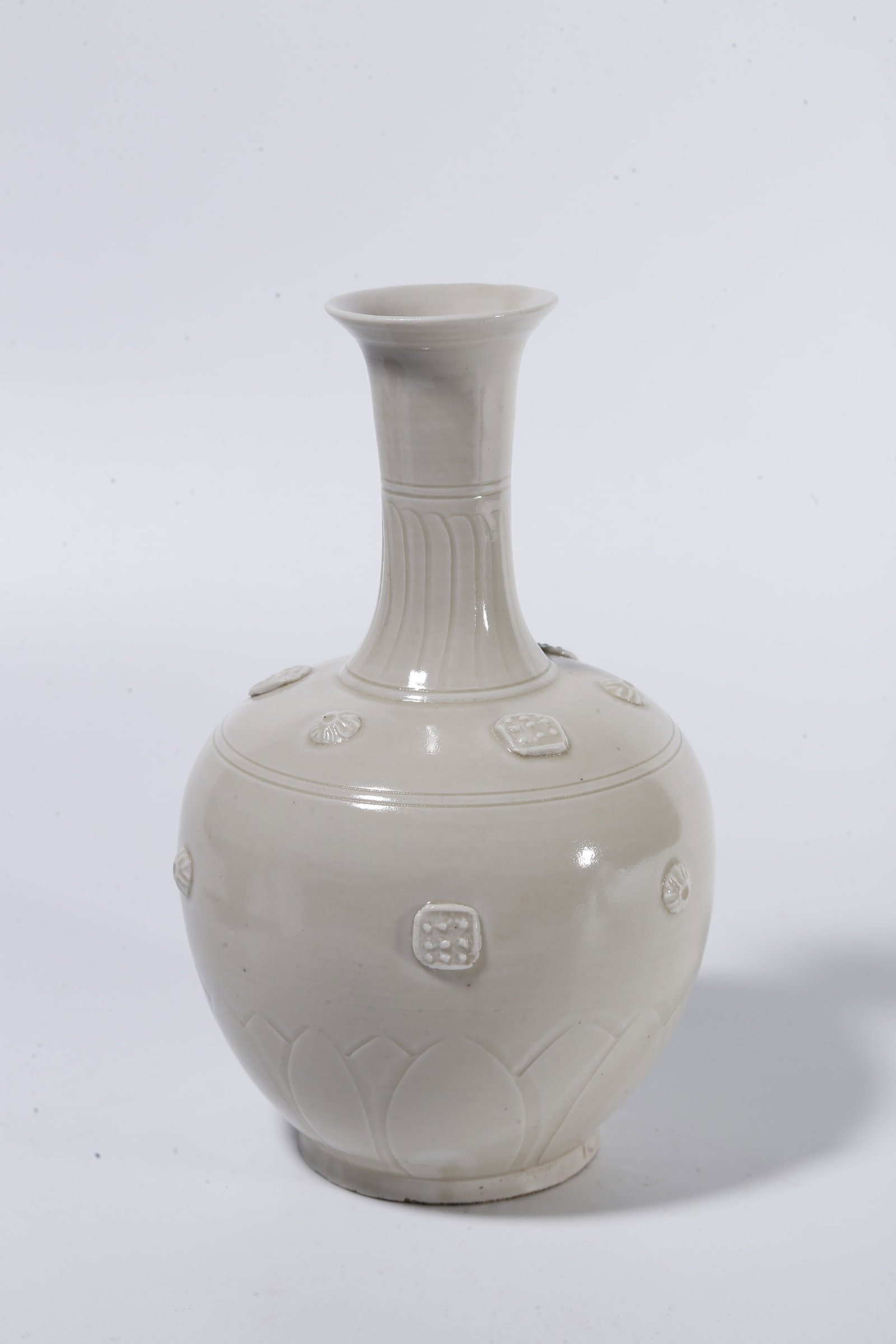 A DING WARE VASE WITH LOTUS PATTERN - 5